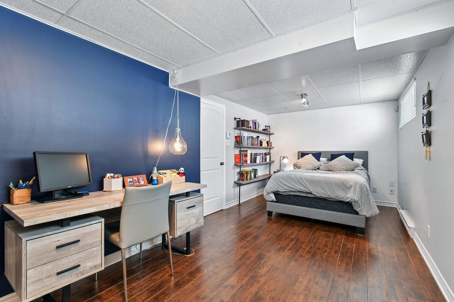 









381


Rue des Eaux-Vives

,
Saint-Jérôme,




QC
J7Y4N6

