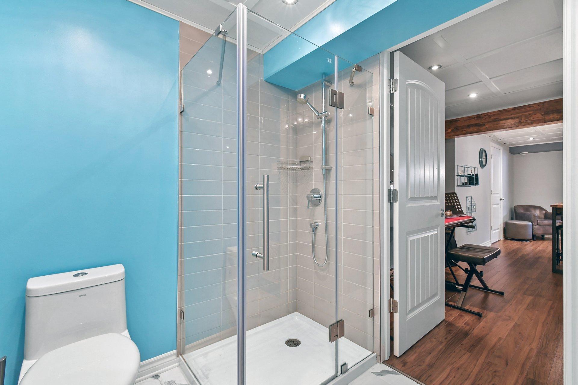 









381


Rue des Eaux-Vives

,
Saint-Jérôme,




QC
J7Y4N6

