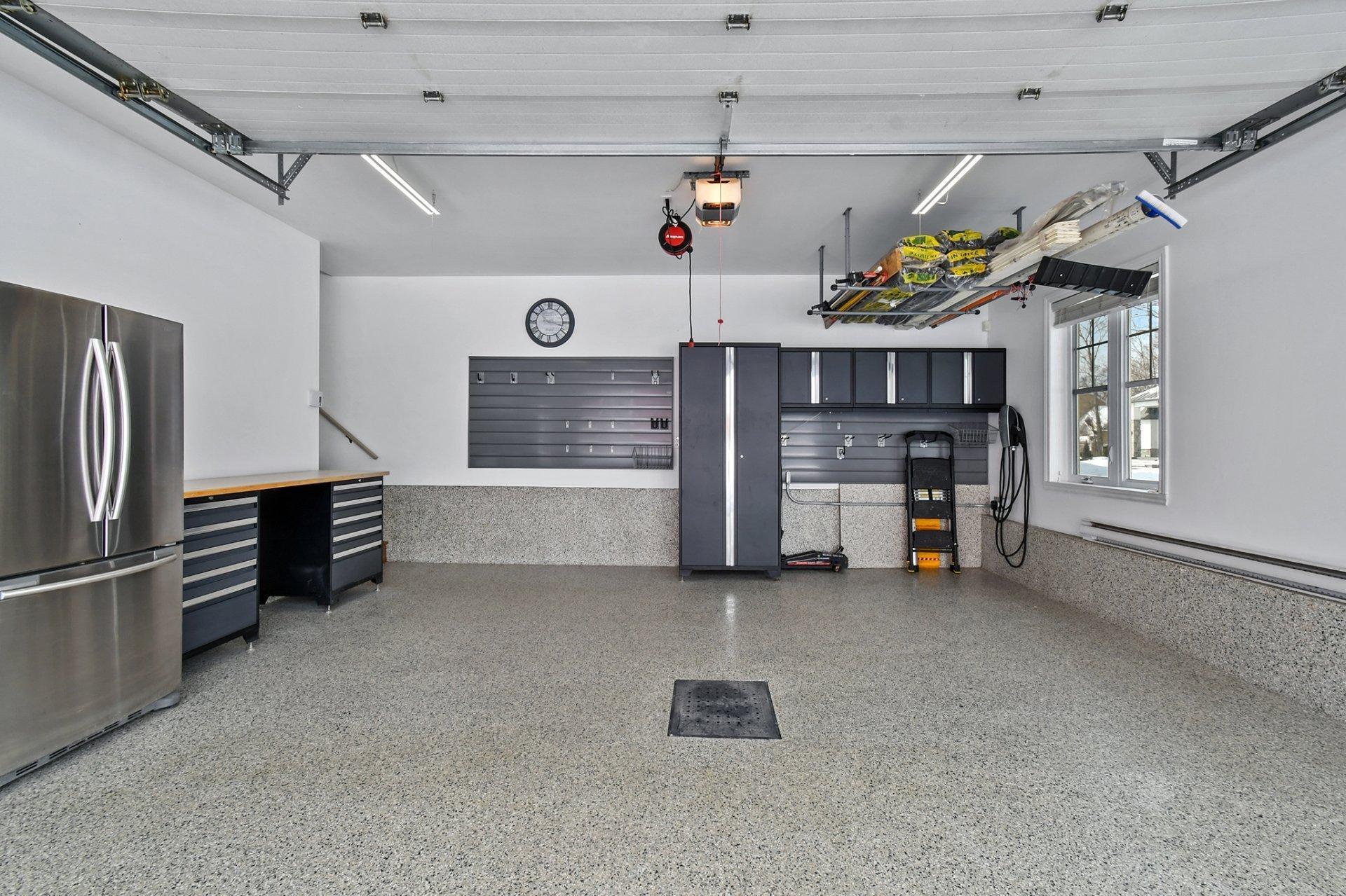 









381


Rue des Eaux-Vives

,
Saint-Jérôme,




QC
J7Y4N6

