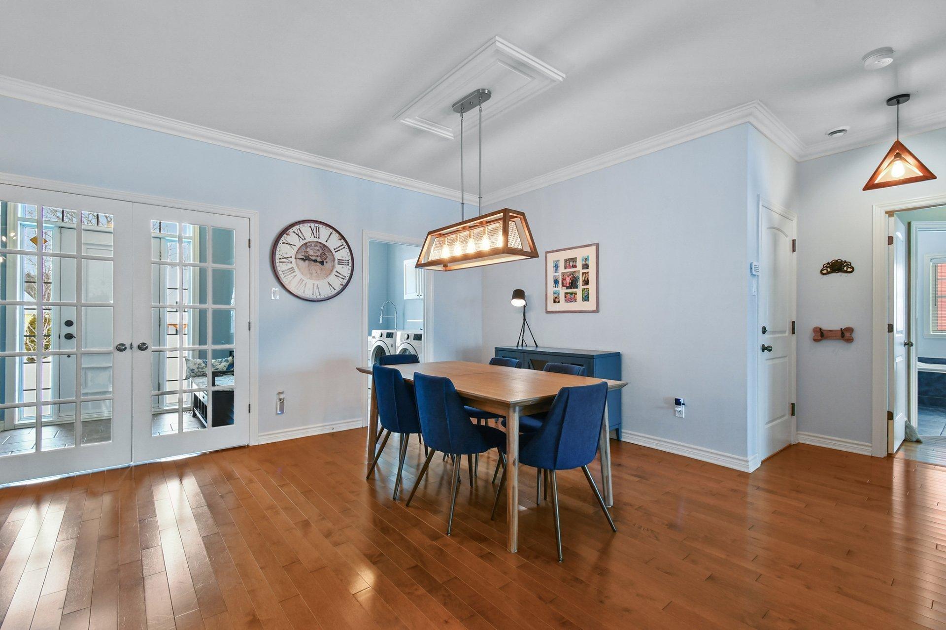 









381


Rue des Eaux-Vives

,
Saint-Jérôme,




QC
J7Y4N6

