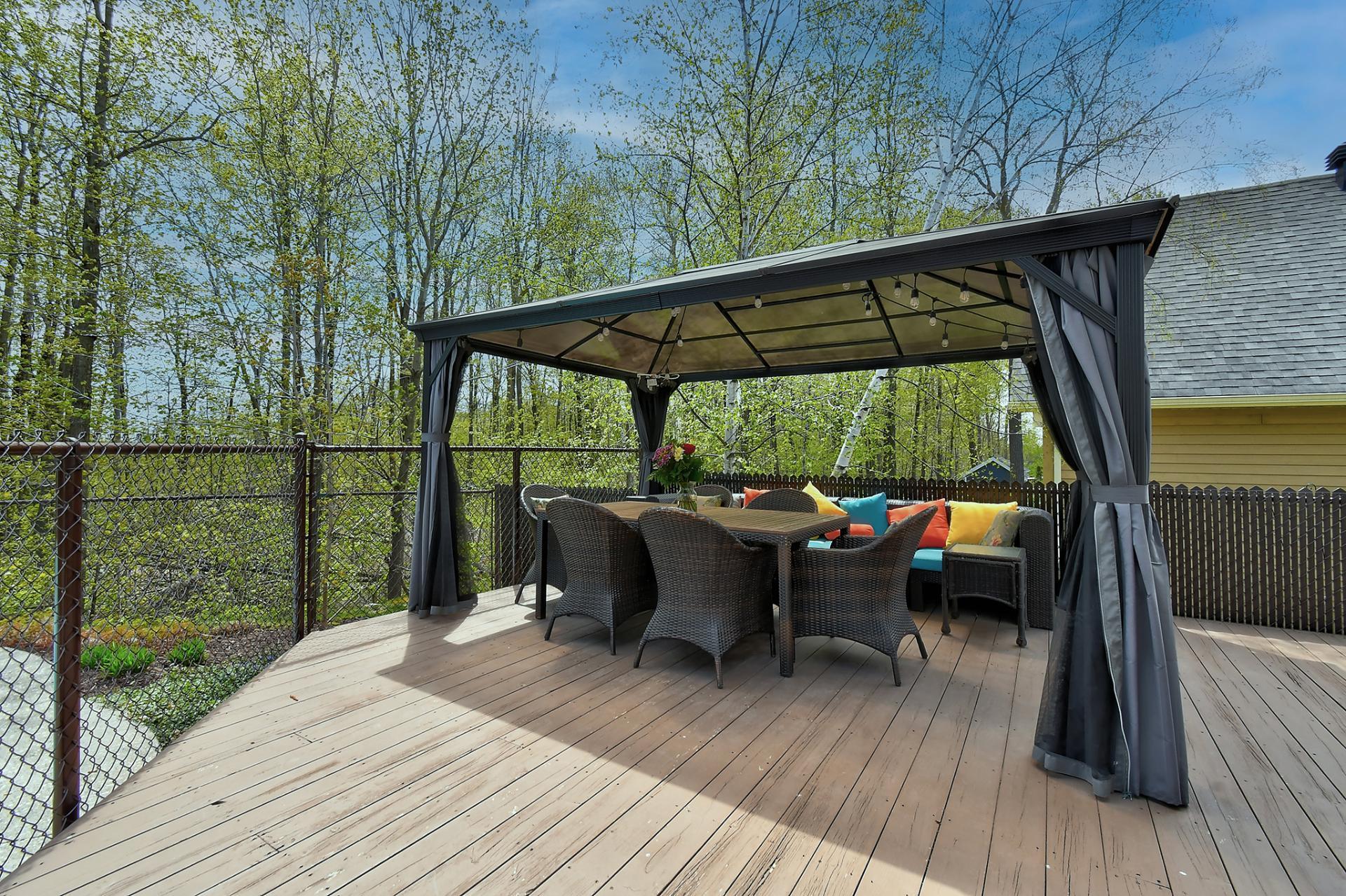 









381


Rue des Eaux-Vives

,
Saint-Jérôme,




QC
J7Y4N6

