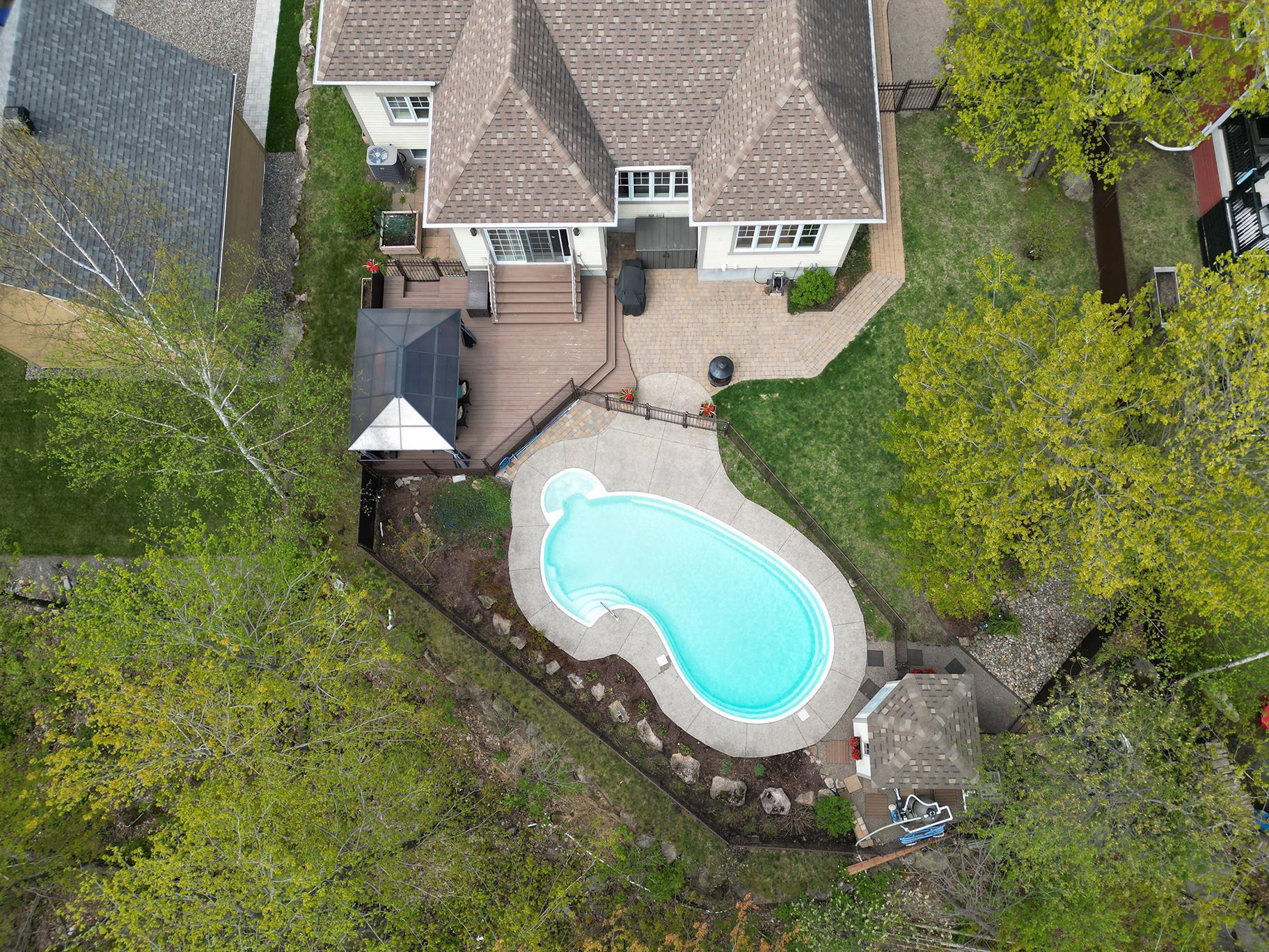 









381


Rue des Eaux-Vives

,
Saint-Jérôme,




QC
J7Y4N6

