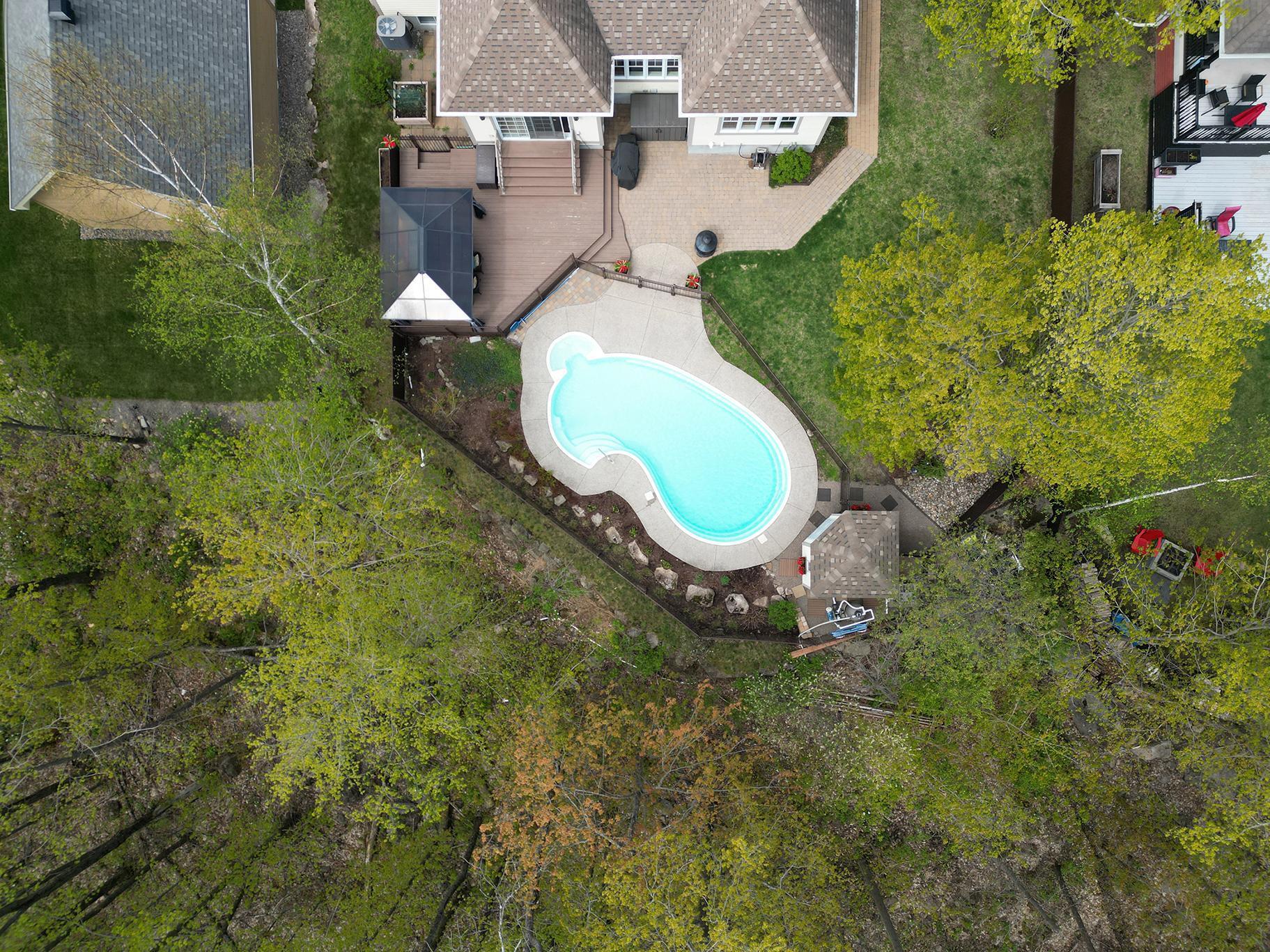 









381


Rue des Eaux-Vives

,
Saint-Jérôme,




QC
J7Y4N6

