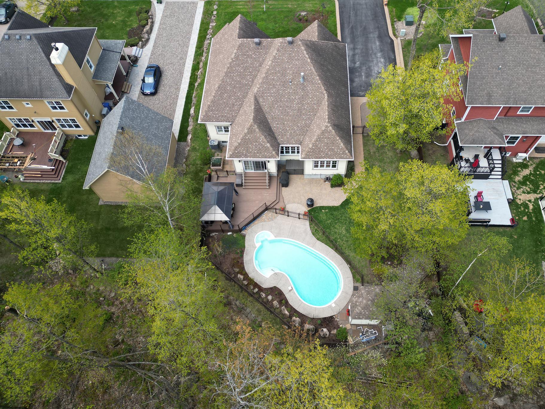 









381


Rue des Eaux-Vives

,
Saint-Jérôme,




QC
J7Y4N6

