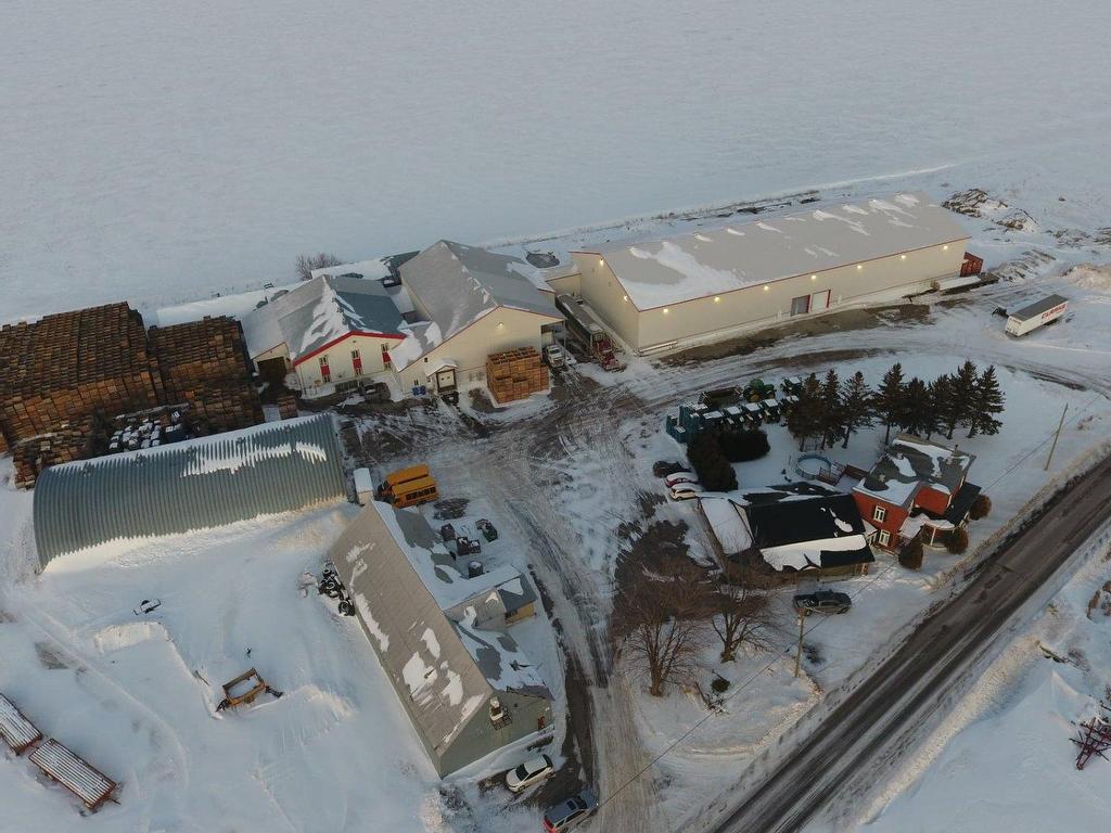 









770


Ch. du Ruisseau-St-Jean N.

,
Saint-Roch-de-l'Achigan,







QC
J0K3H0

