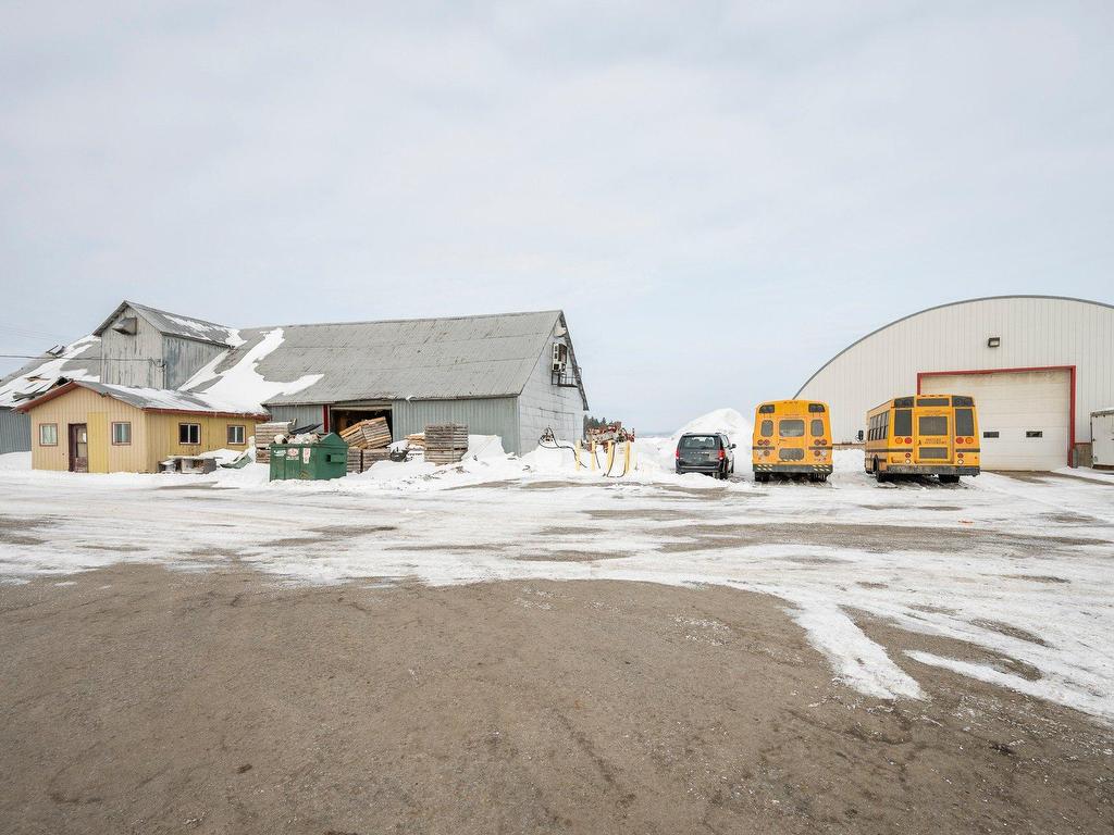 









770


Ch. du Ruisseau-St-Jean N.

,
Saint-Roch-de-l'Achigan,







QC
J0K3H0

