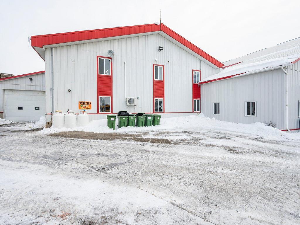 









770


Ch. du Ruisseau-St-Jean N.

,
Saint-Roch-de-l'Achigan,







QC
J0K3H0

