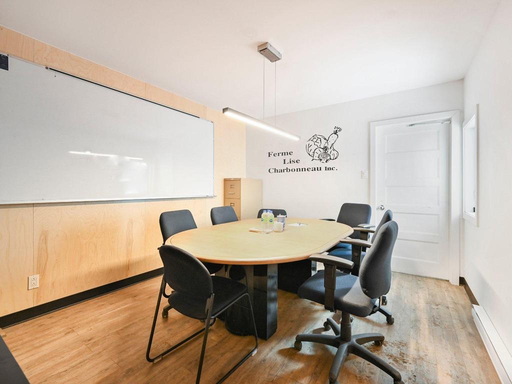 









770


Ch. du Ruisseau-St-Jean N.

,
Saint-Roch-de-l'Achigan,







QC
J0K3H0

