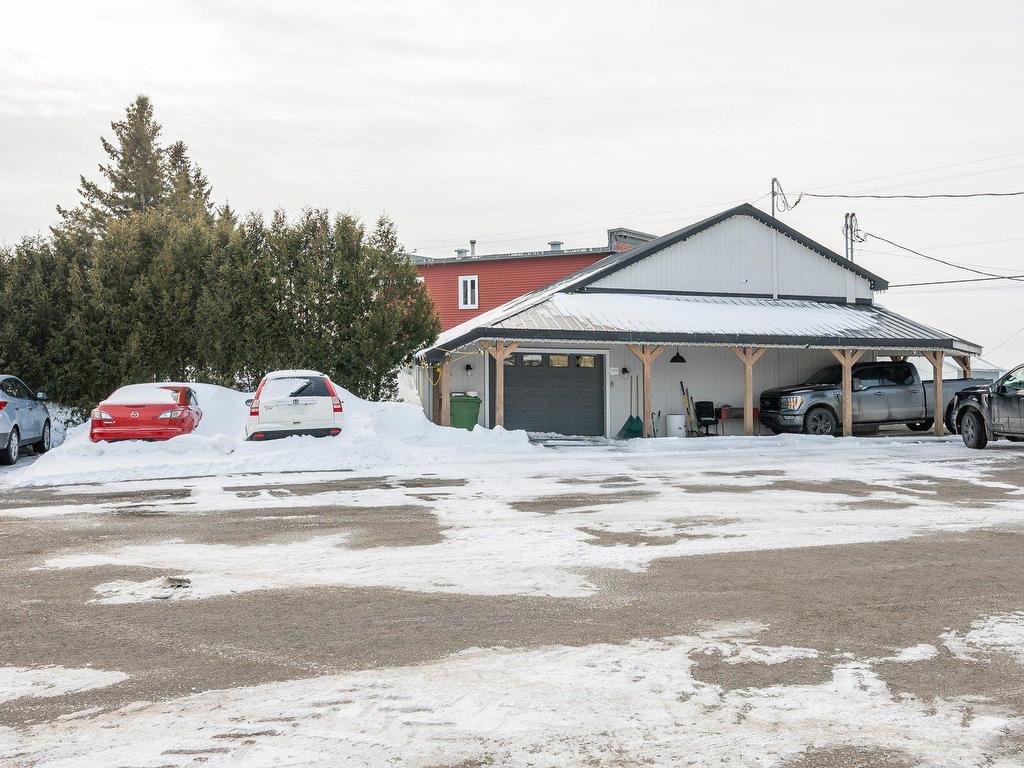 









770


Ch. du Ruisseau-St-Jean N.

,
Saint-Roch-de-l'Achigan,







QC
J0K3H0

