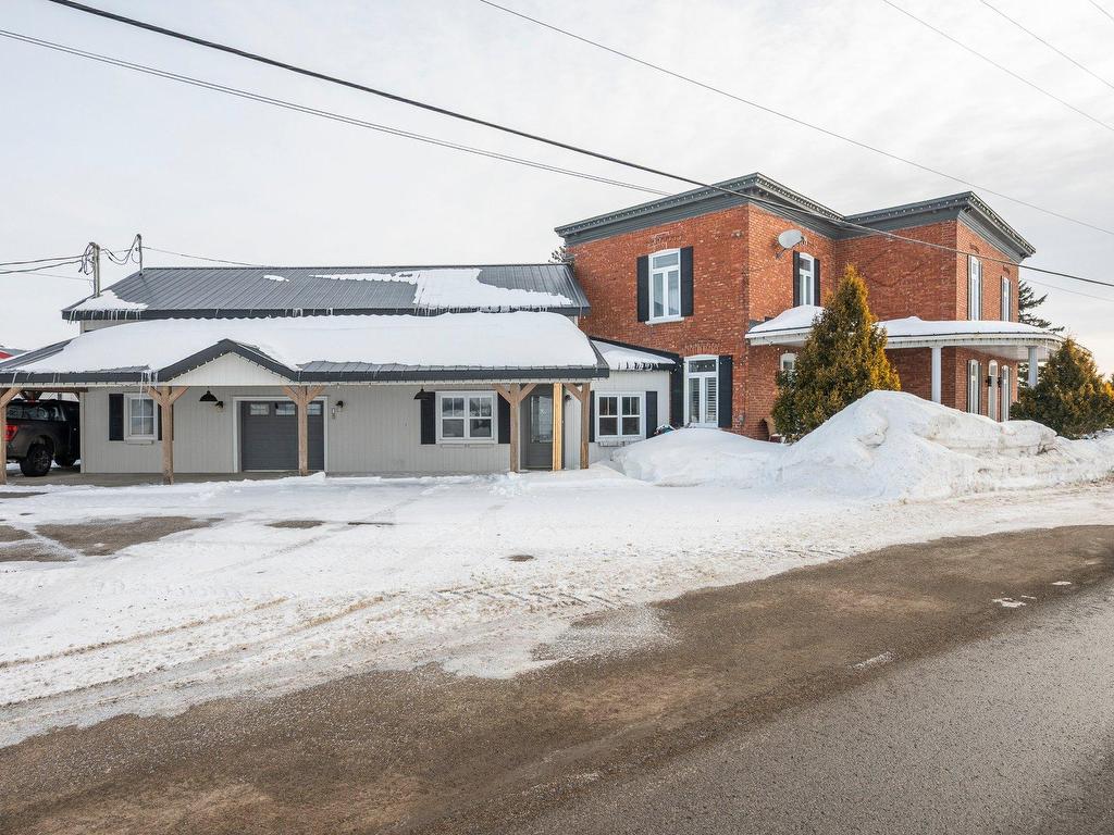 









770


Ch. du Ruisseau-St-Jean N.

,
Saint-Roch-de-l'Achigan,







QC
J0K3H0

