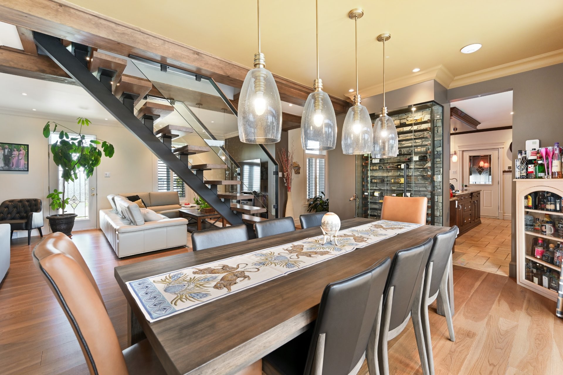 









770


Ch. du Ruisseau-St-Jean N.

,
Saint-Roch-de-l'Achigan,







QC
J0K3H0

