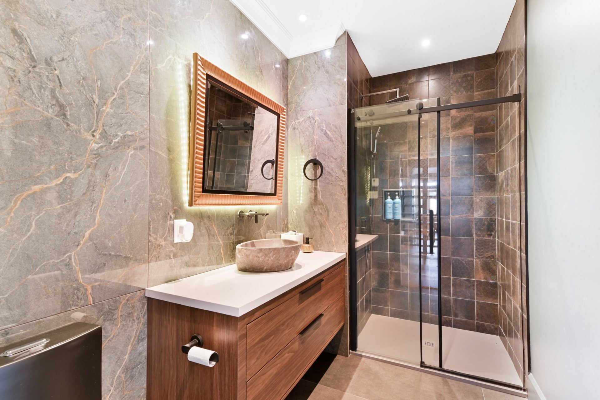 









770


Ch. du Ruisseau-St-Jean N.

,
Saint-Roch-de-l'Achigan,







QC
J0K3H0

