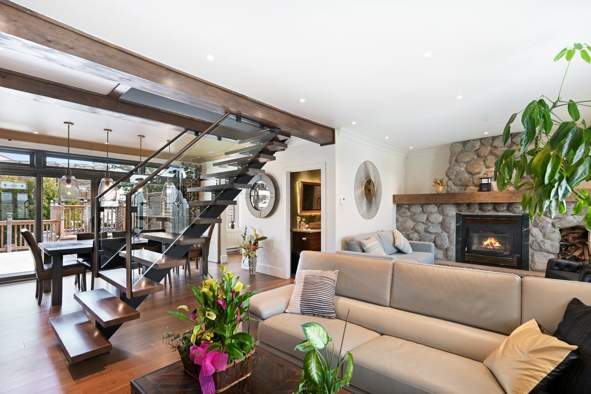 









770


Ch. du Ruisseau-St-Jean N.

,
Saint-Roch-de-l'Achigan,







QC
J0K3H0

