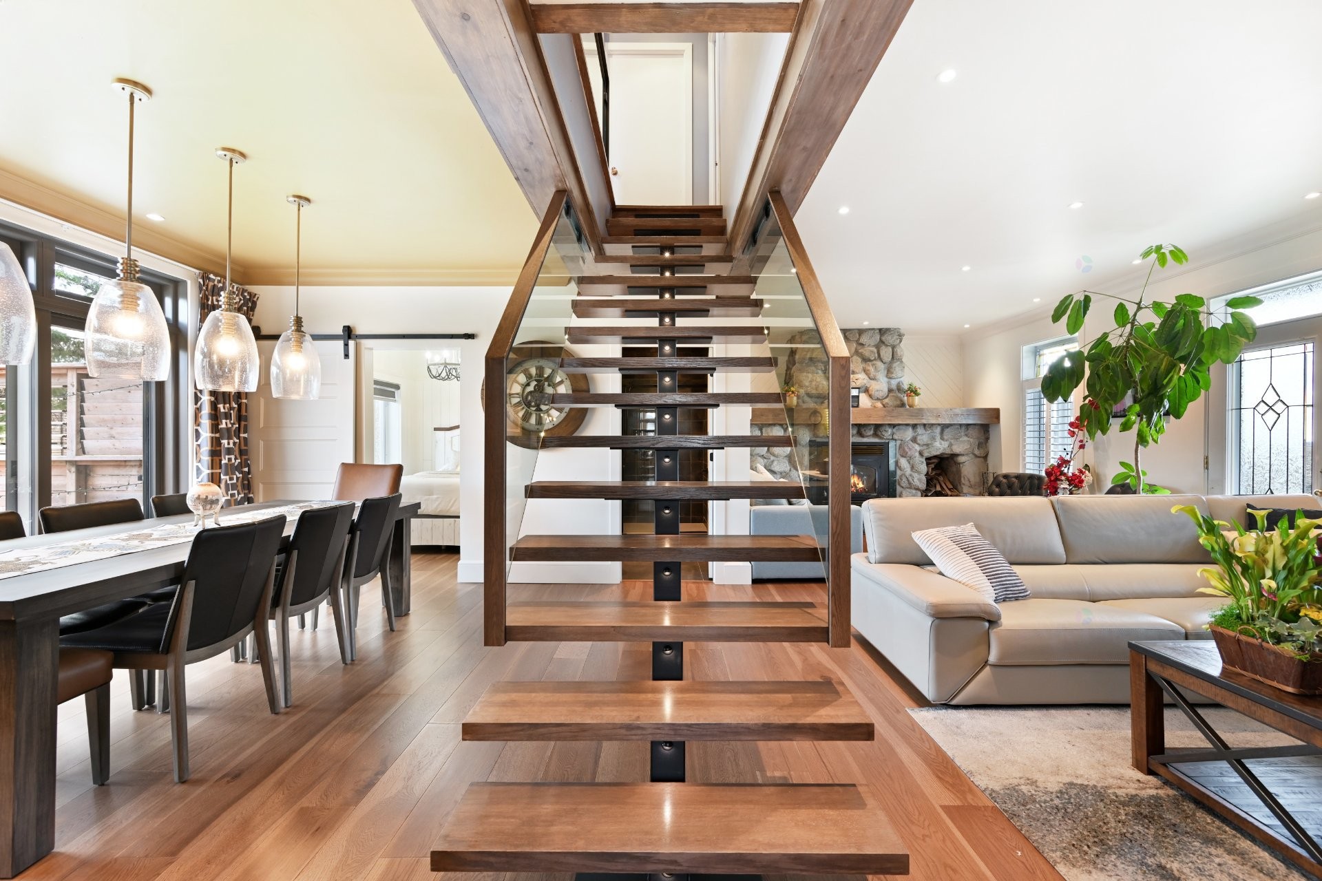 









770


Ch. du Ruisseau-St-Jean N.

,
Saint-Roch-de-l'Achigan,







QC
J0K3H0

