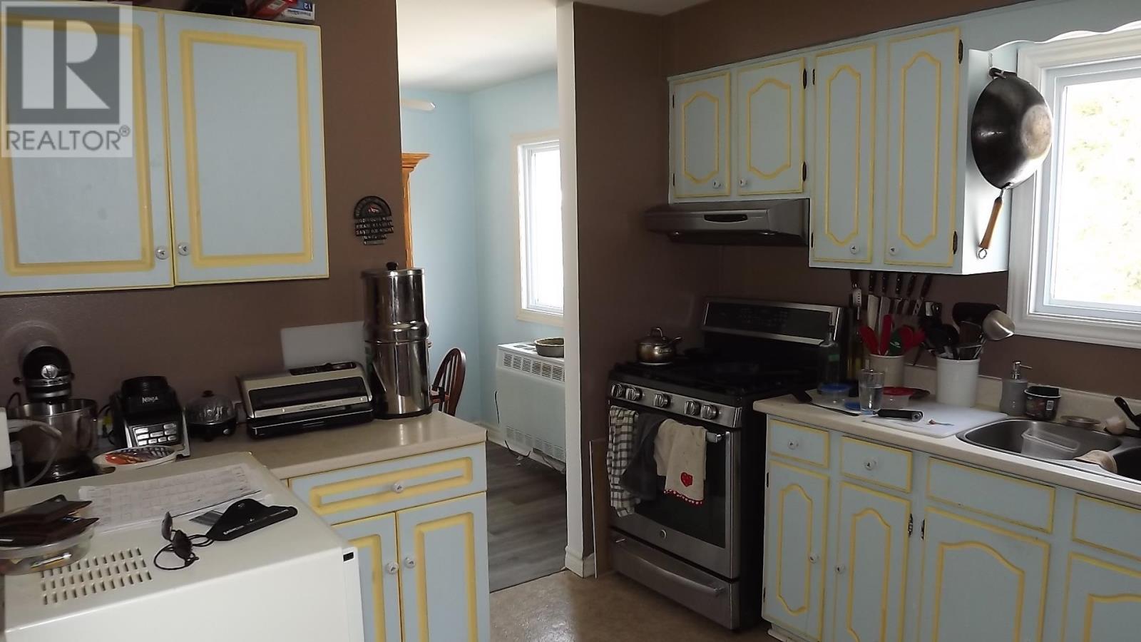 












33B London CRES

,
Elliot Lake,




Ontario
P5A2P7

