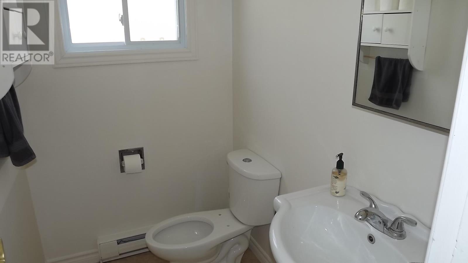












33B London CRES

,
Elliot Lake,




Ontario
P5A2P7

