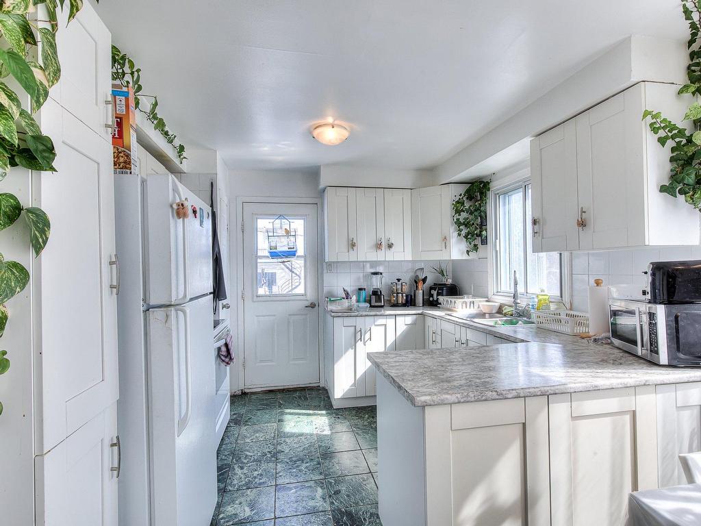 









1329

 - 1331


100e Avenue

,
Laval (Chomedey),




QC
H7W4A4

