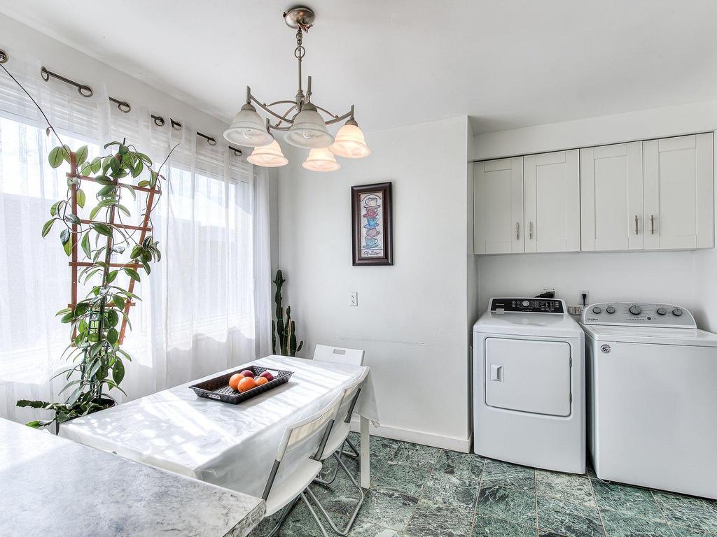 









1329

 - 1331


100e Avenue

,
Laval (Chomedey),




QC
H7W4A4

