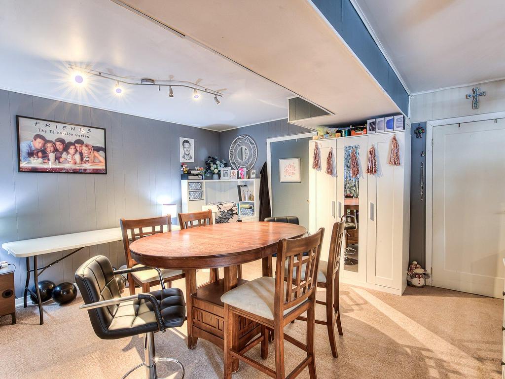 









1329

 - 1331


100e Avenue

,
Laval (Chomedey),




QC
H7W4A4

