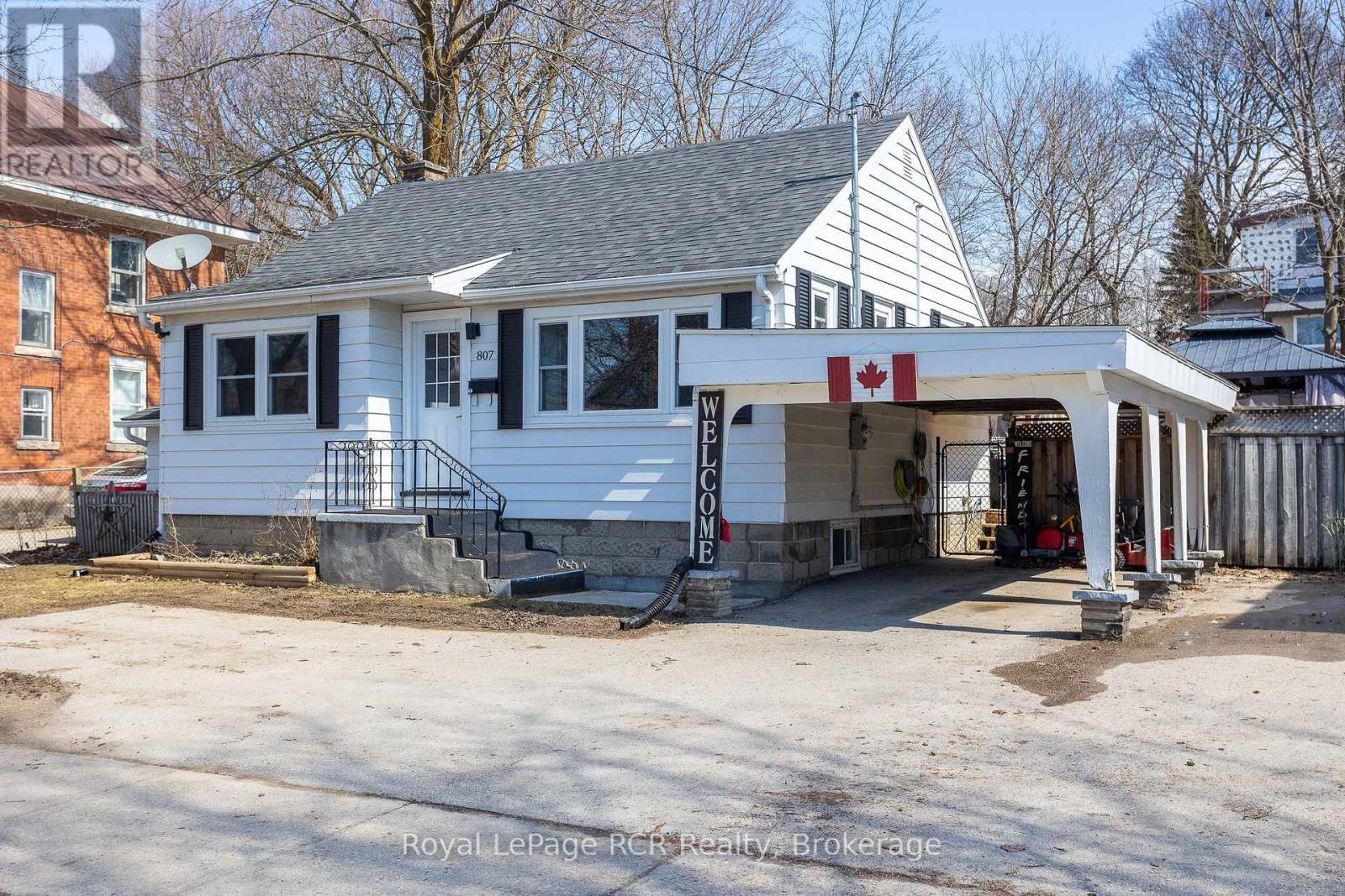 












807 7TH AVENUE E

,
Owen Sound,




Ontario
N4K2Y4

