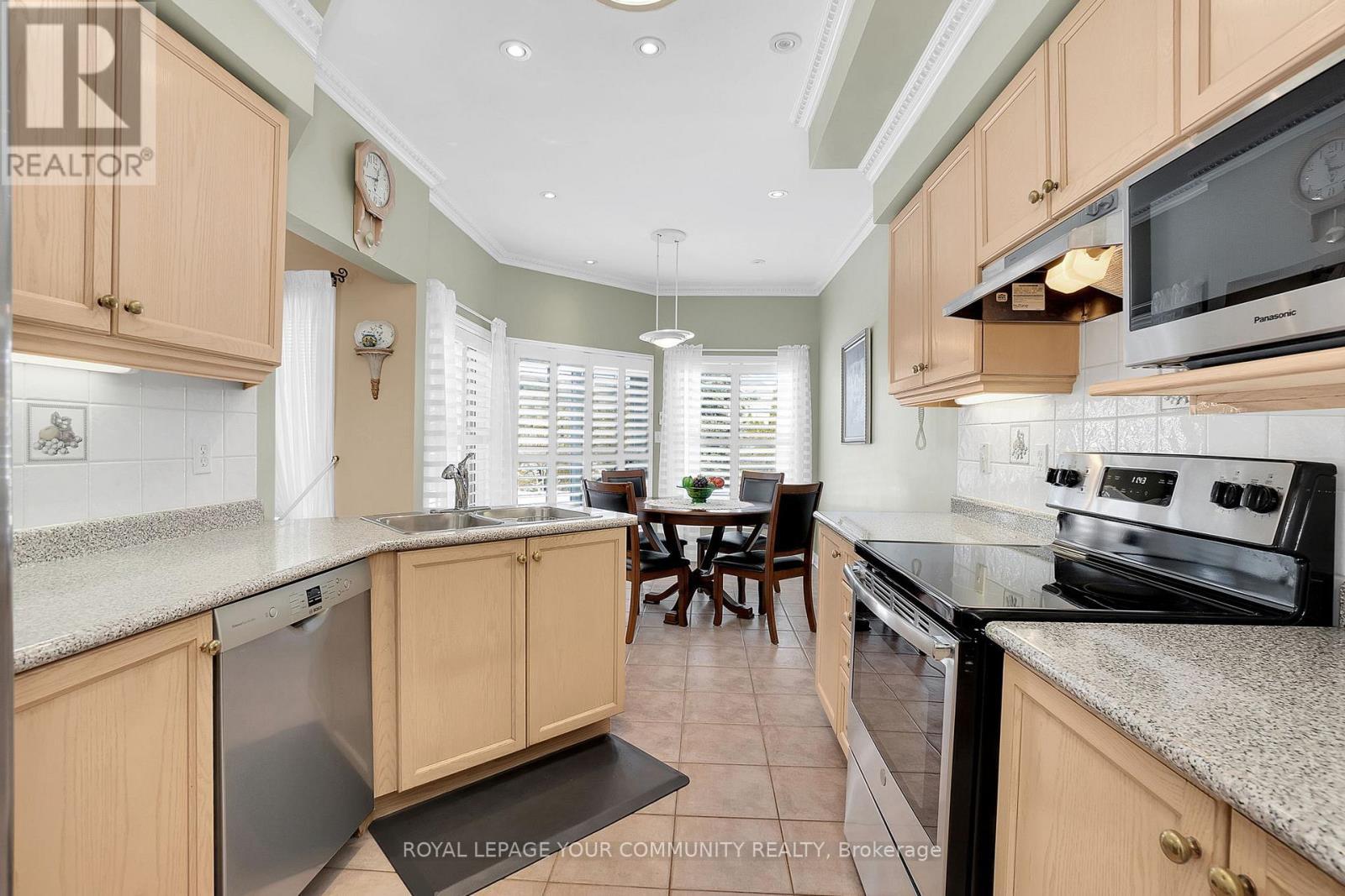 












176 LAURENTIAN BOULEVARD

,
Vaughan,




Ontario
L6A2V6

