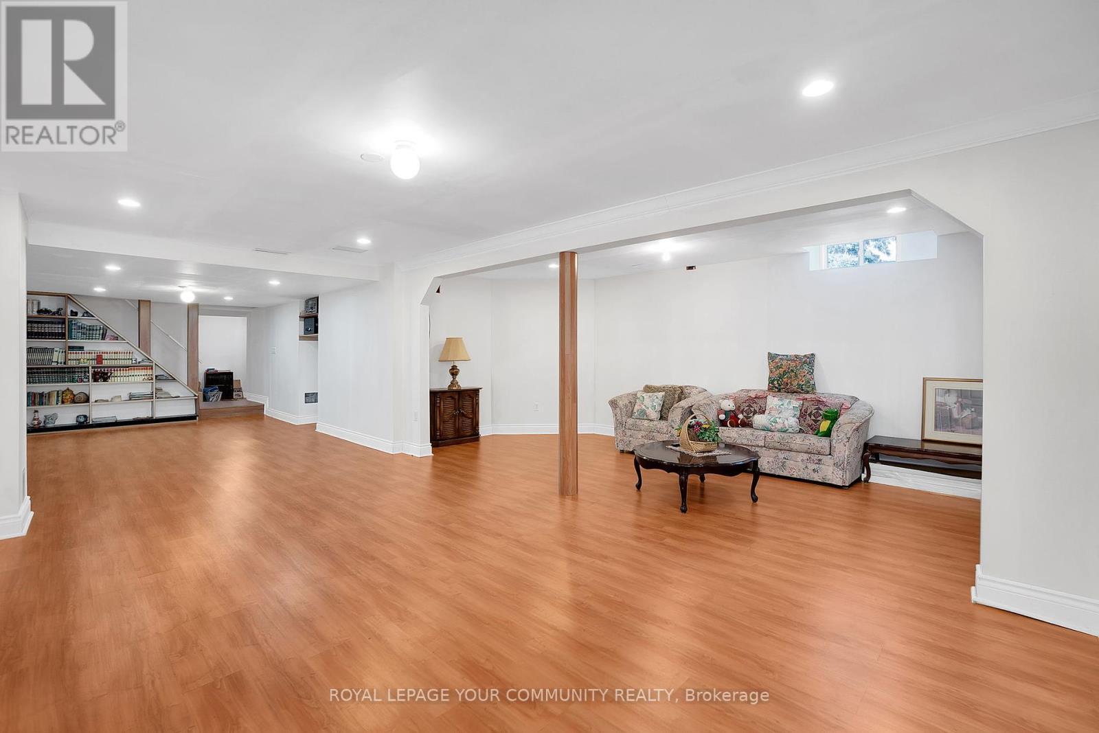 












176 LAURENTIAN BOULEVARD

,
Vaughan,




Ontario
L6A2V6

