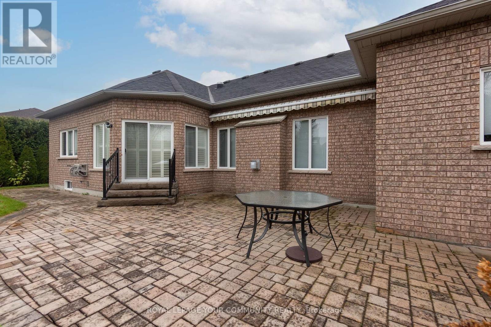 












176 LAURENTIAN BOULEVARD

,
Vaughan,




Ontario
L6A2V6

