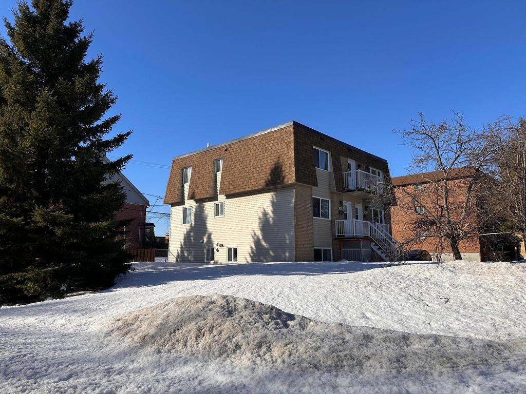 









174

 - 180


103e Avenue

,
Saint-Jérôme,




QC
J7Y5A5

