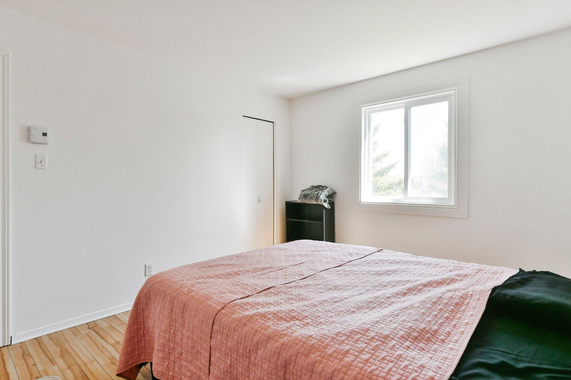 









174

 - 180


103e Avenue

,
Saint-Jérôme,




QC
J7Y5A5

