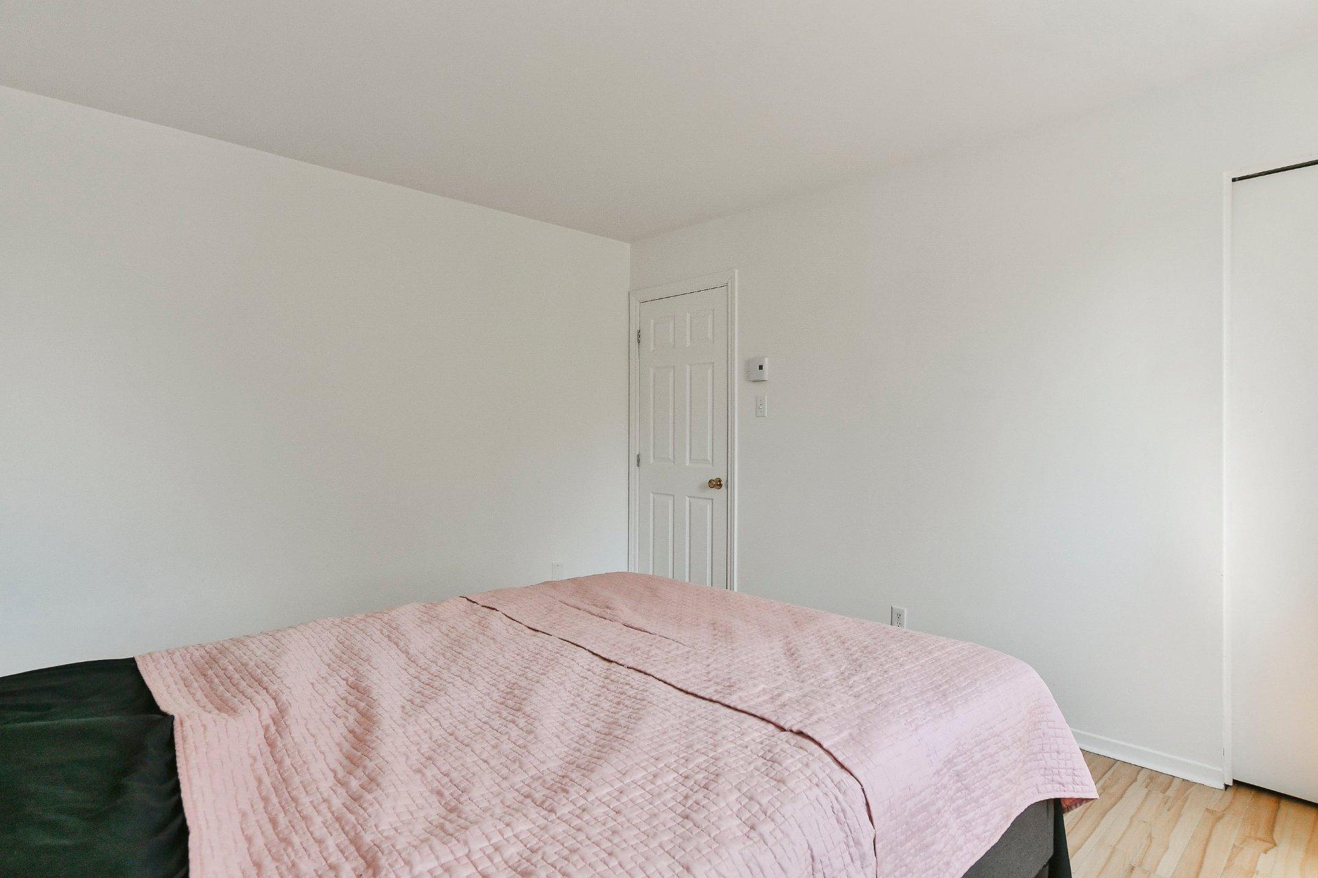 









174

 - 180


103e Avenue

,
Saint-Jérôme,




QC
J7Y5A5

