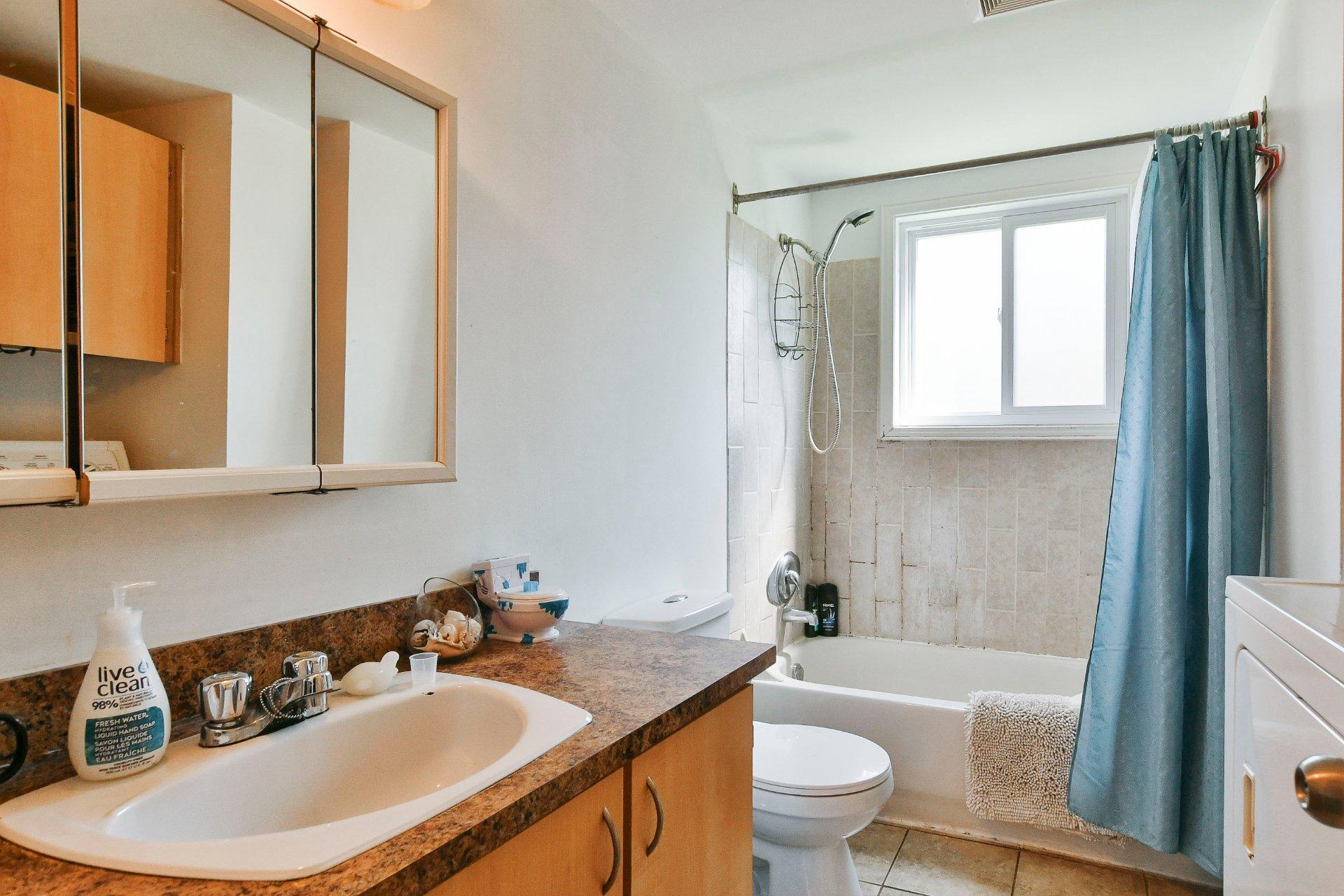 









174

 - 180


103e Avenue

,
Saint-Jérôme,




QC
J7Y5A5

