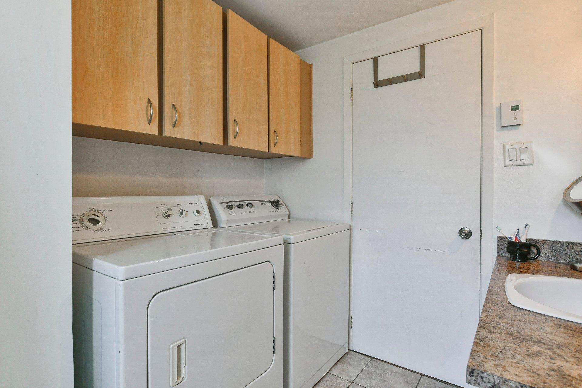 









174

 - 180


103e Avenue

,
Saint-Jérôme,




QC
J7Y5A5

