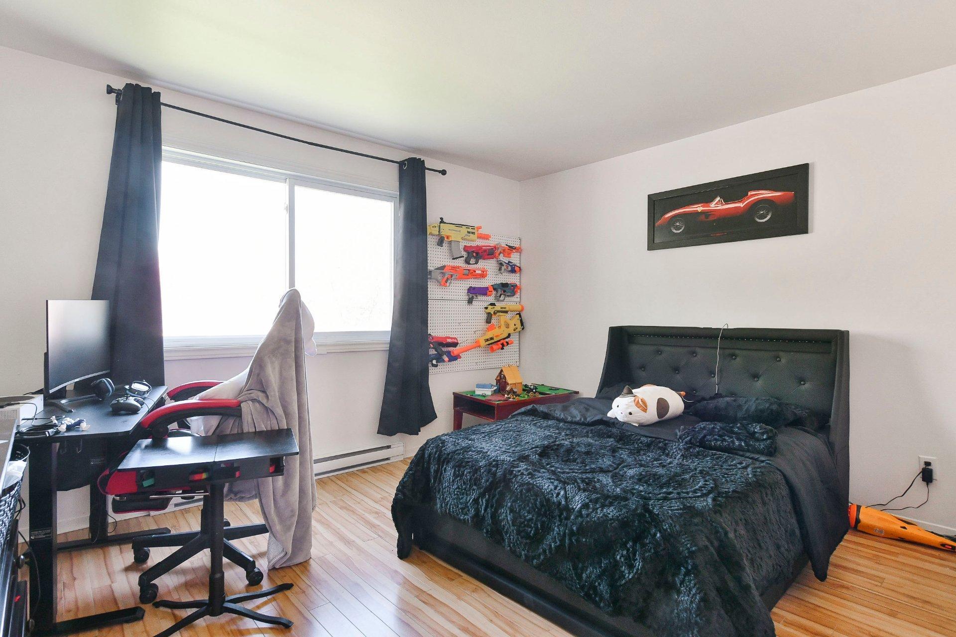 









174

 - 180


103e Avenue

,
Saint-Jérôme,




QC
J7Y5A5

