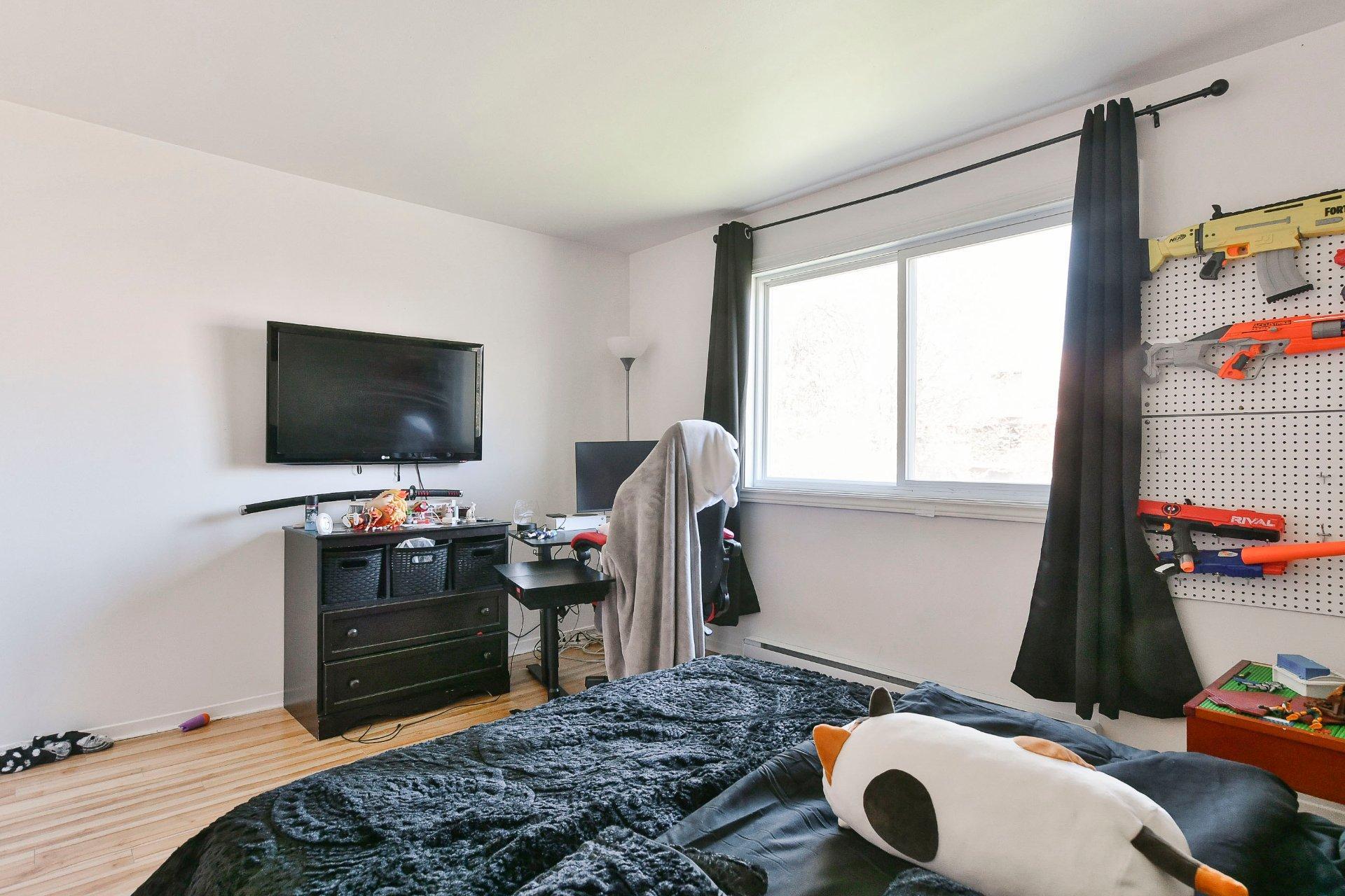 









174

 - 180


103e Avenue

,
Saint-Jérôme,




QC
J7Y5A5

