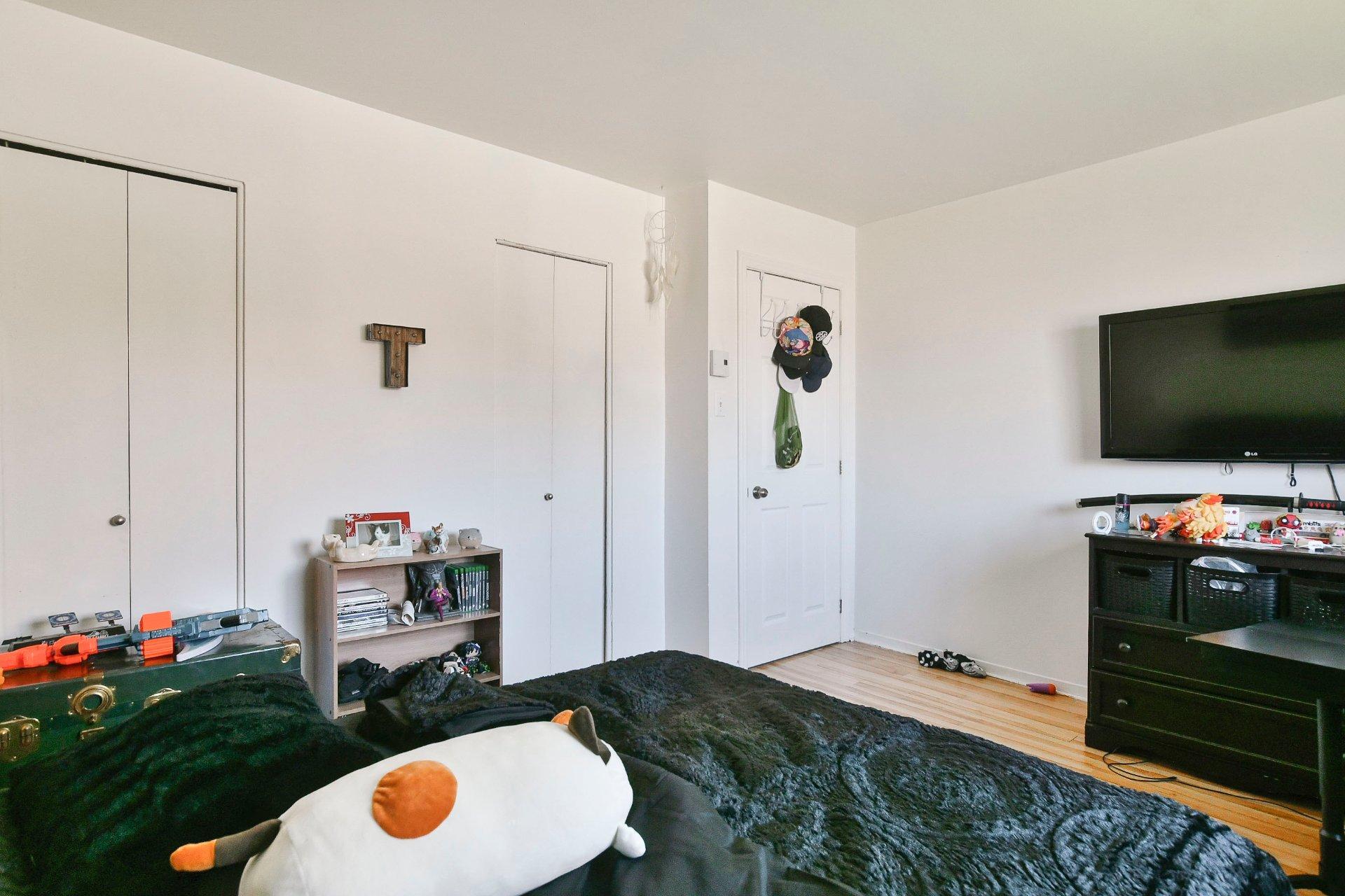 









174

 - 180


103e Avenue

,
Saint-Jérôme,




QC
J7Y5A5

