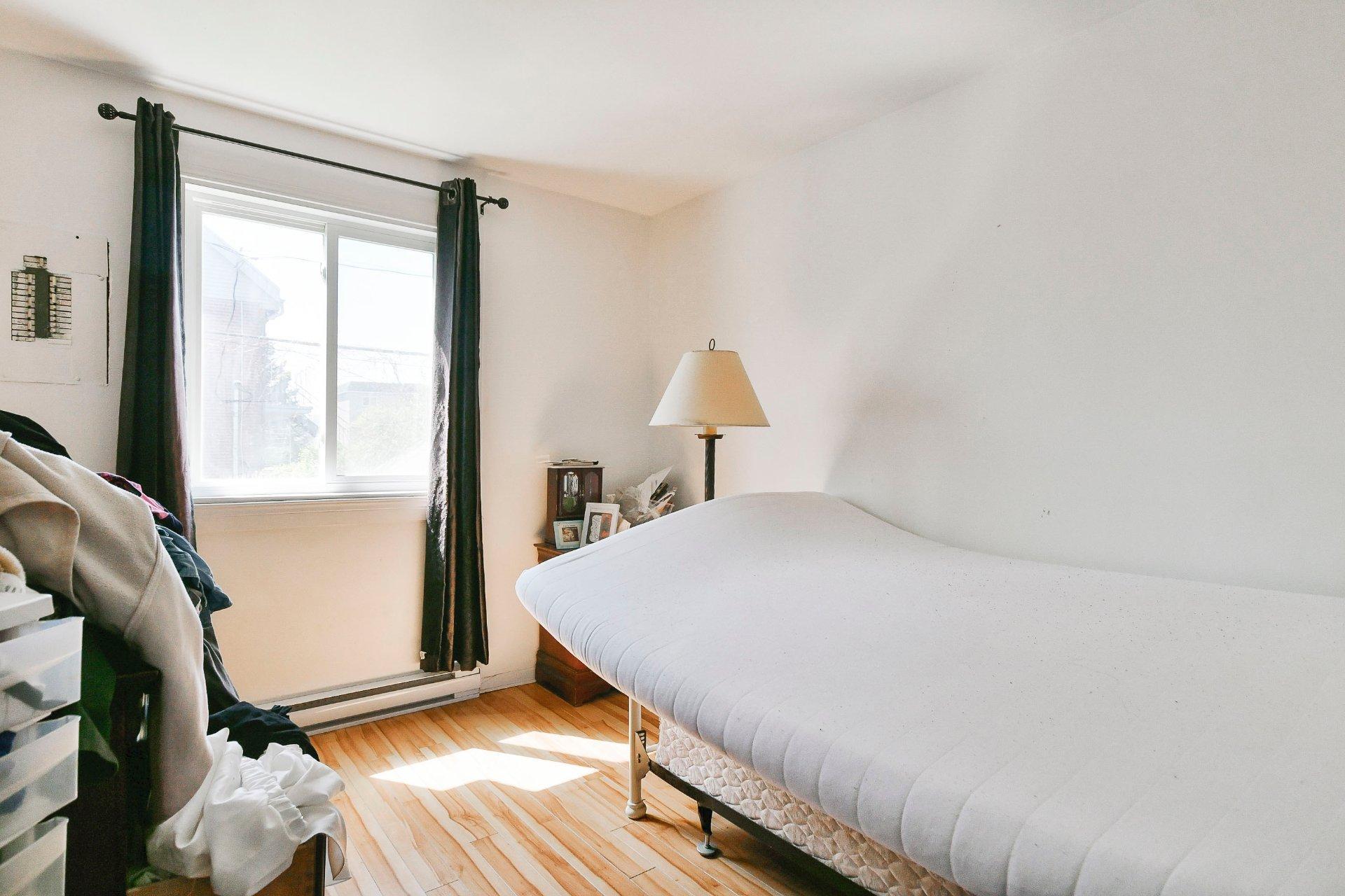 









174

 - 180


103e Avenue

,
Saint-Jérôme,




QC
J7Y5A5

