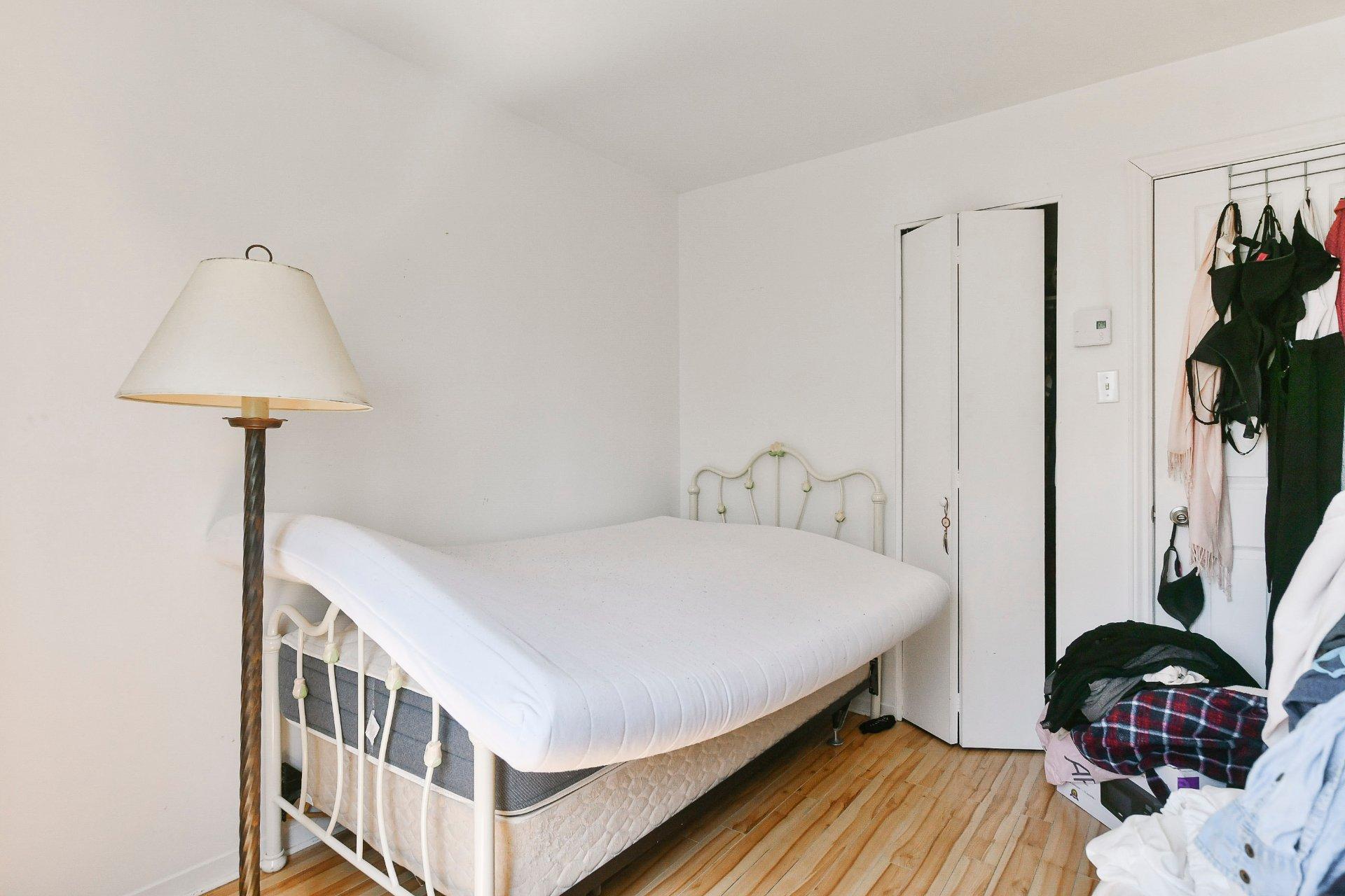 









174

 - 180


103e Avenue

,
Saint-Jérôme,




QC
J7Y5A5

