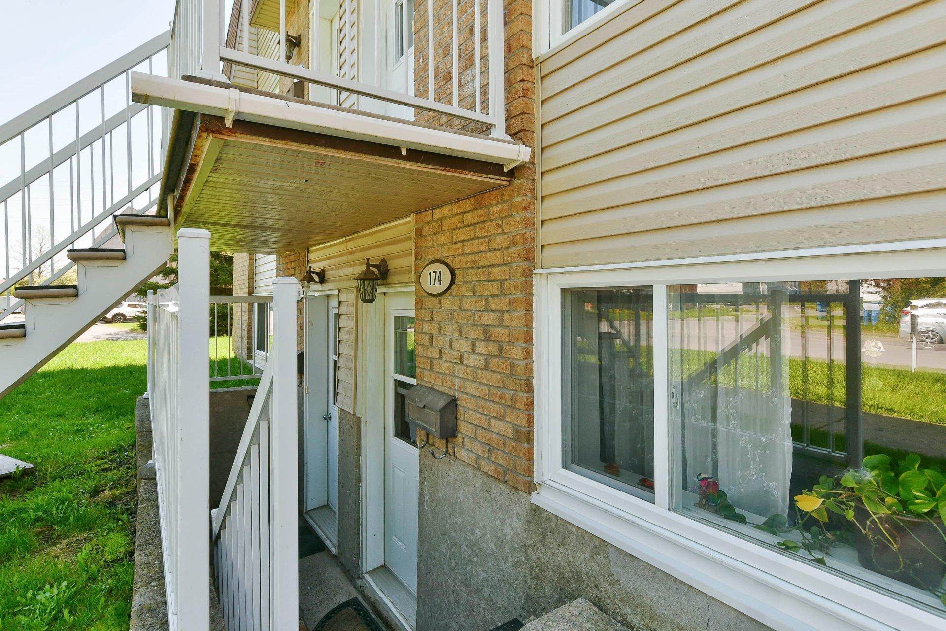 









174

 - 180


103e Avenue

,
Saint-Jérôme,




QC
J7Y5A5

