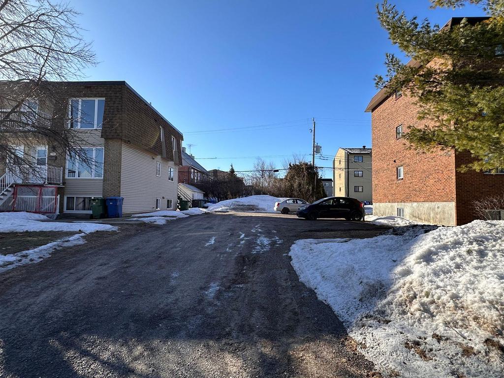 









174

 - 180


103e Avenue

,
Saint-Jérôme,




QC
J7Y5A5


