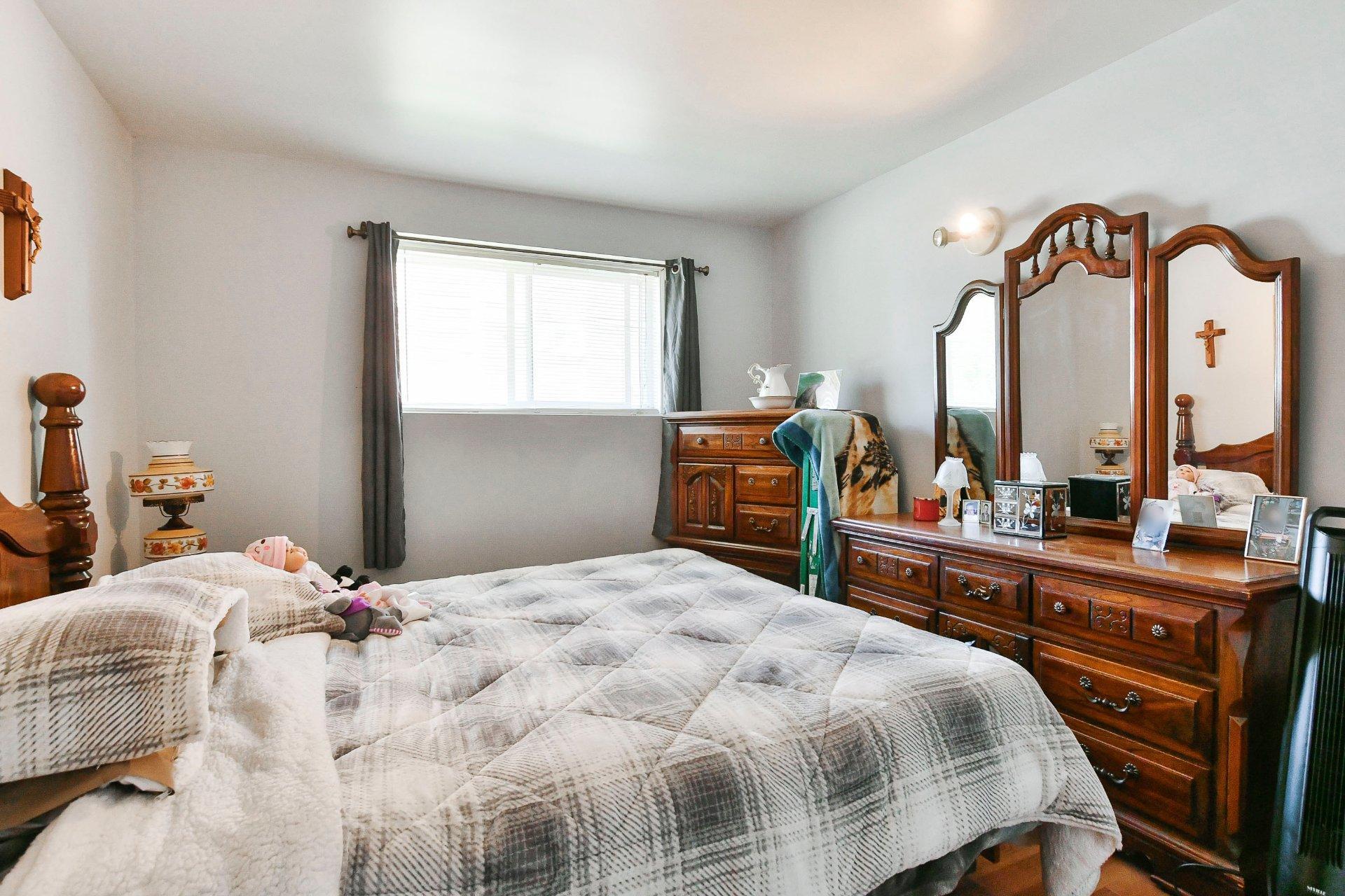 









174

 - 180


103e Avenue

,
Saint-Jérôme,




QC
J7Y5A5


