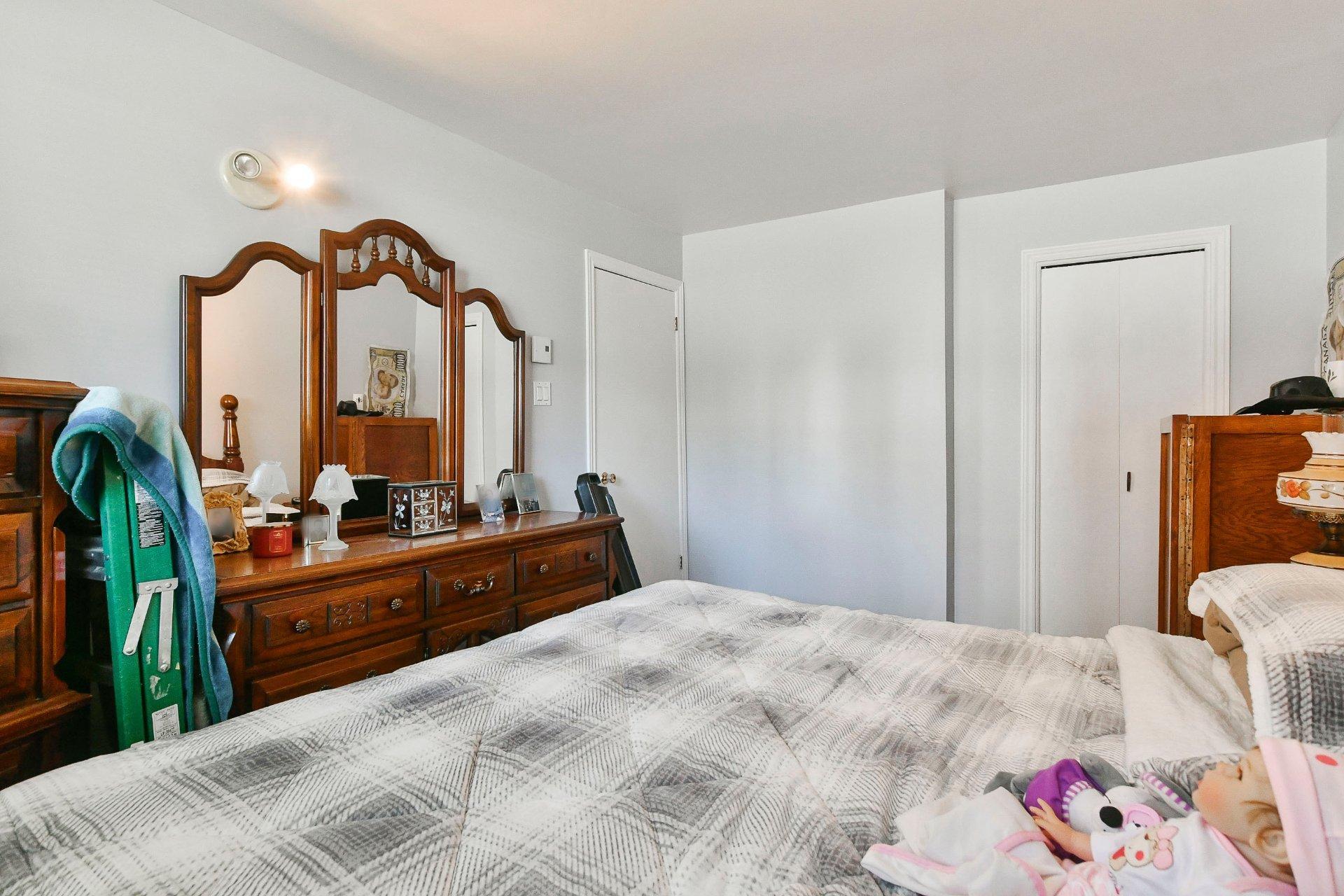 









174

 - 180


103e Avenue

,
Saint-Jérôme,




QC
J7Y5A5

