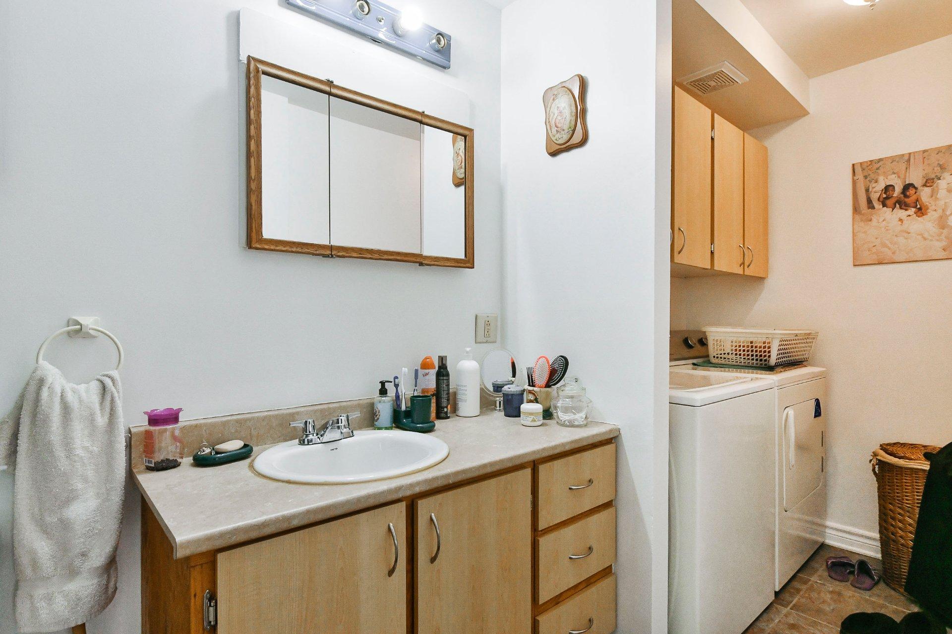 









174

 - 180


103e Avenue

,
Saint-Jérôme,




QC
J7Y5A5

