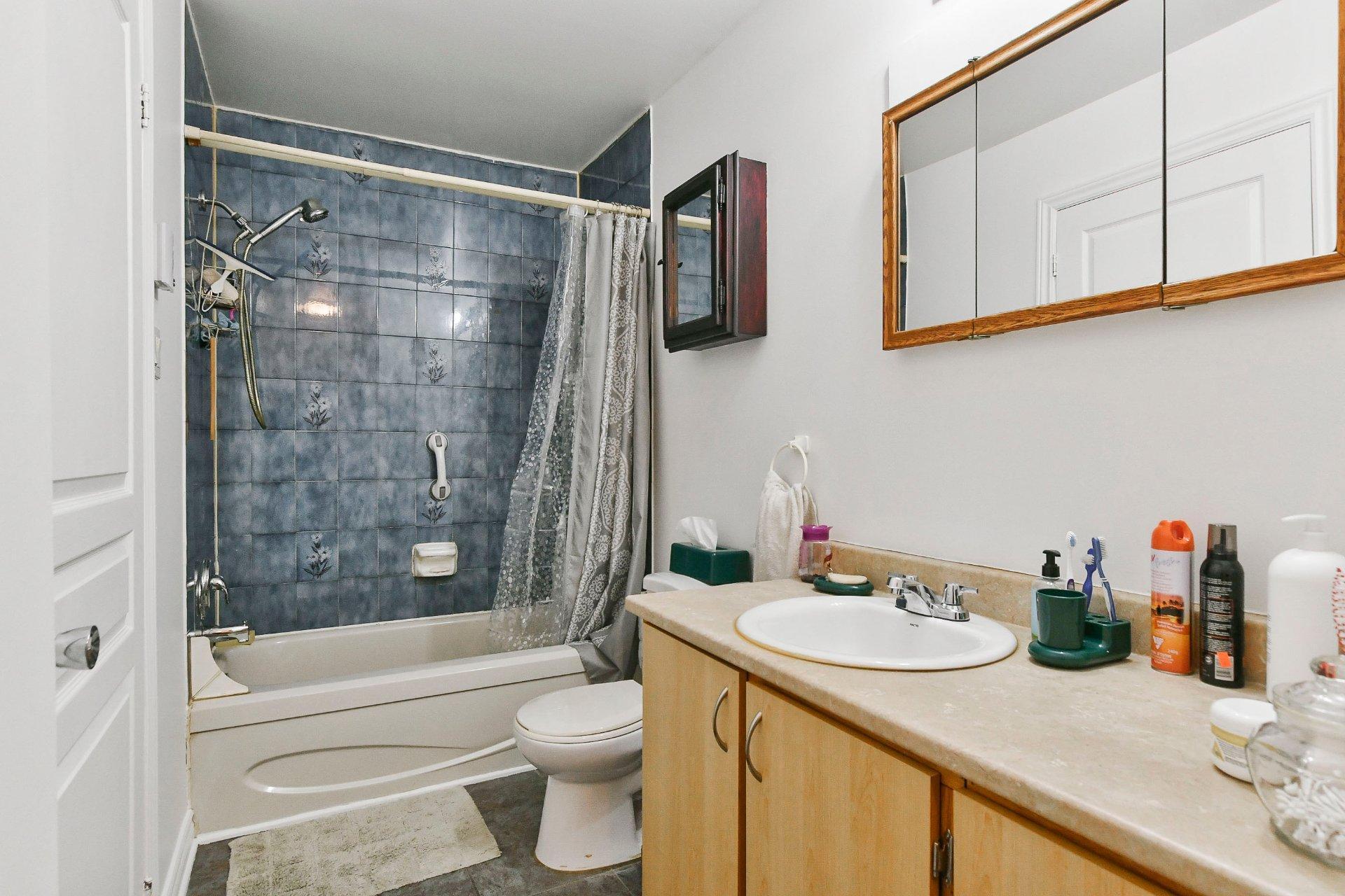









174

 - 180


103e Avenue

,
Saint-Jérôme,




QC
J7Y5A5


