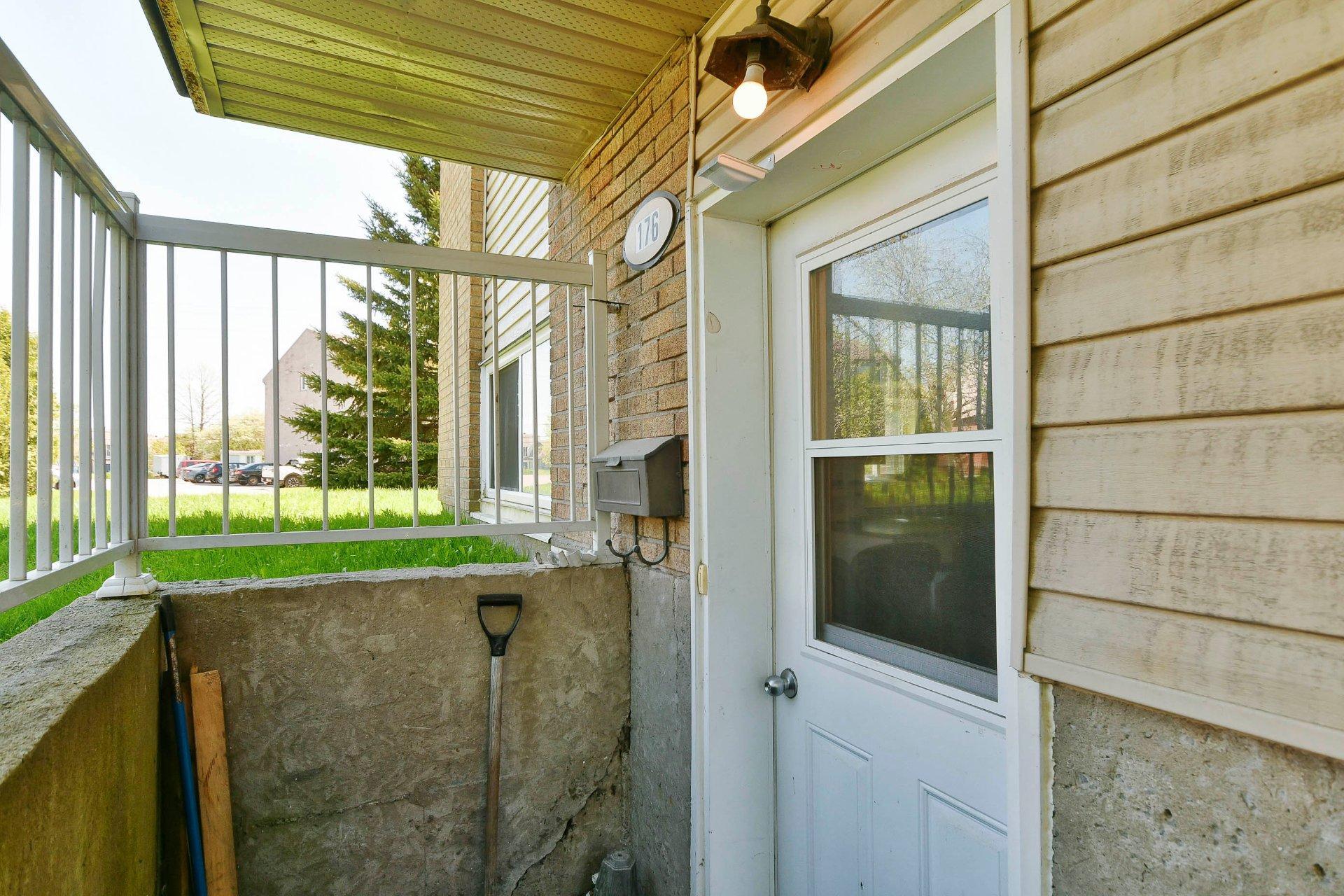 









174

 - 180


103e Avenue

,
Saint-Jérôme,




QC
J7Y5A5

