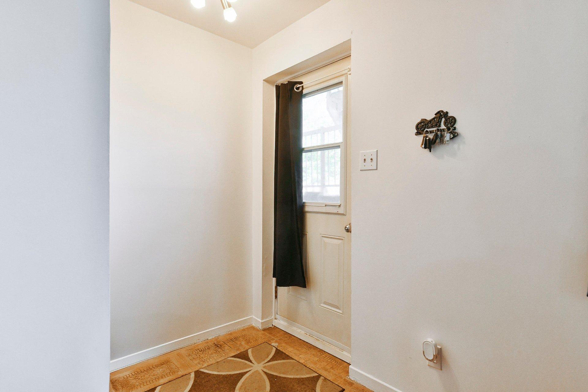 









174

 - 180


103e Avenue

,
Saint-Jérôme,




QC
J7Y5A5


