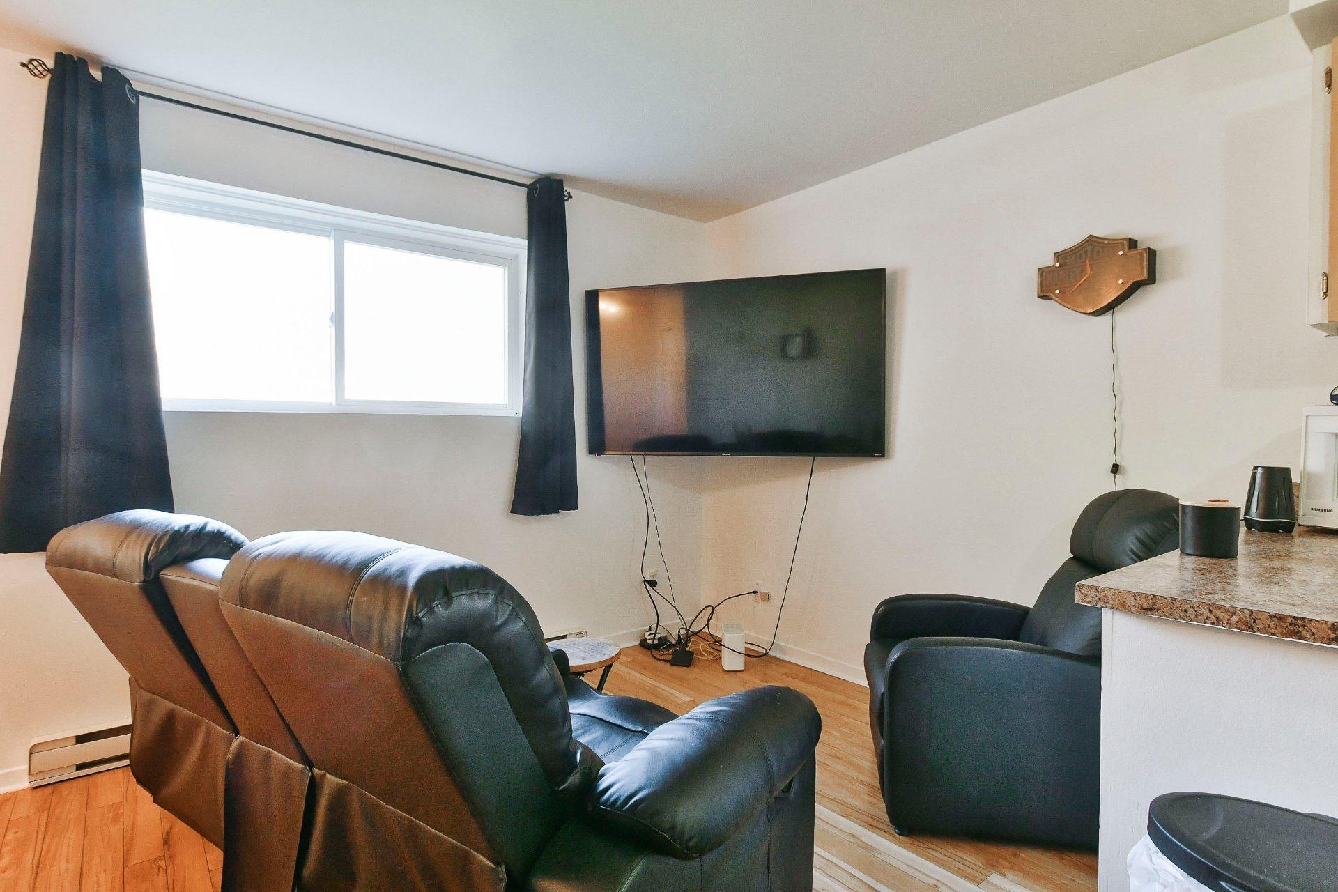 









174

 - 180


103e Avenue

,
Saint-Jérôme,




QC
J7Y5A5

