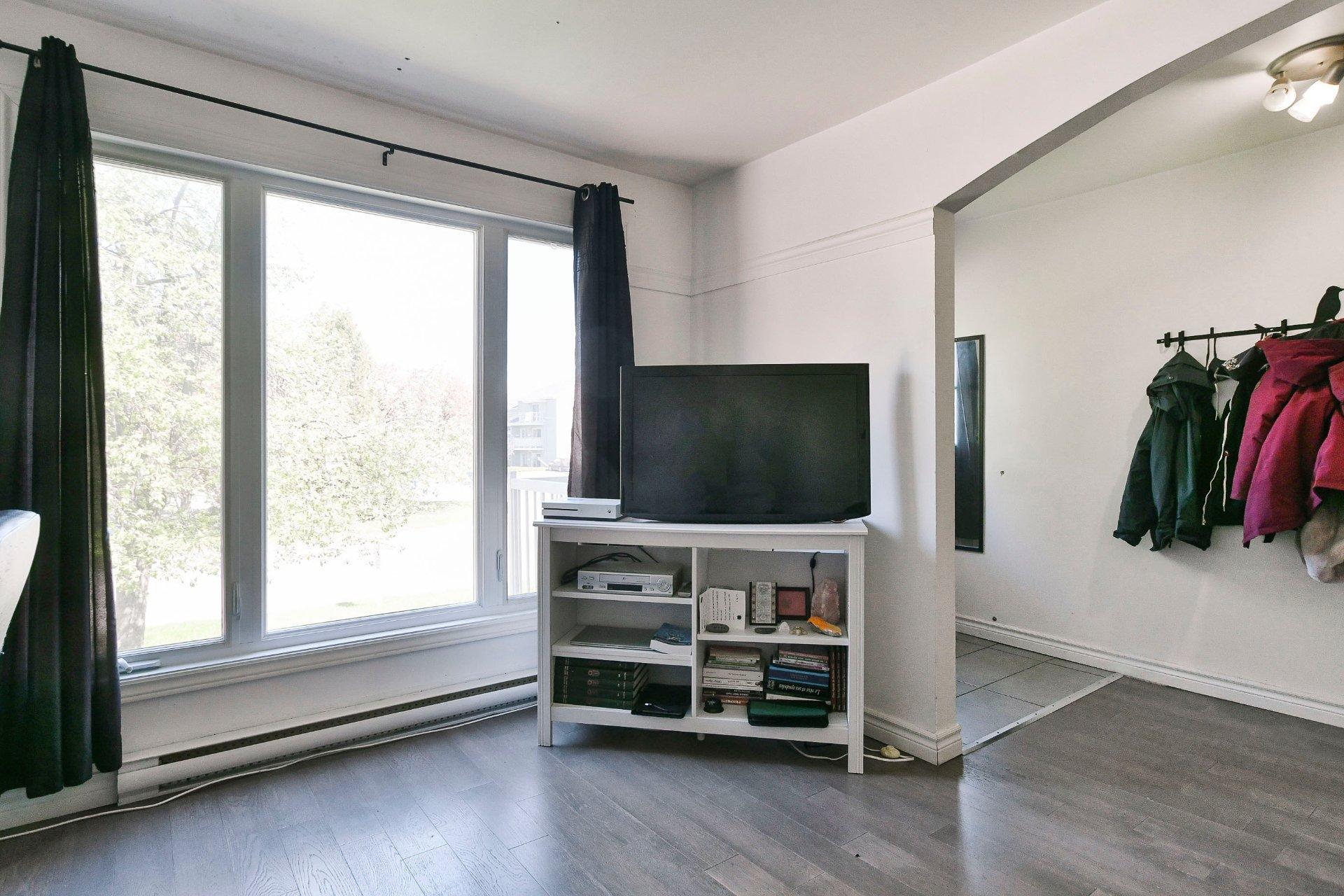 









174

 - 180


103e Avenue

,
Saint-Jérôme,




QC
J7Y5A5

