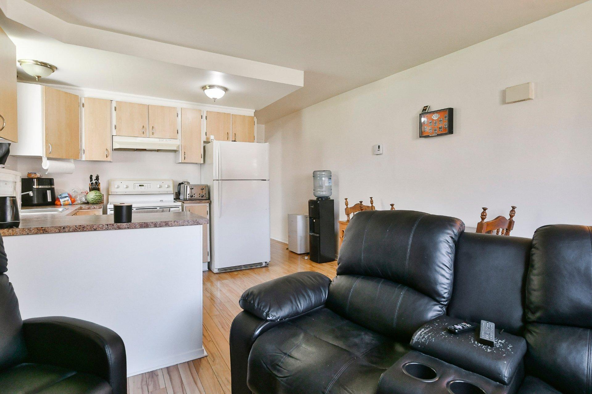 









174

 - 180


103e Avenue

,
Saint-Jérôme,




QC
J7Y5A5

