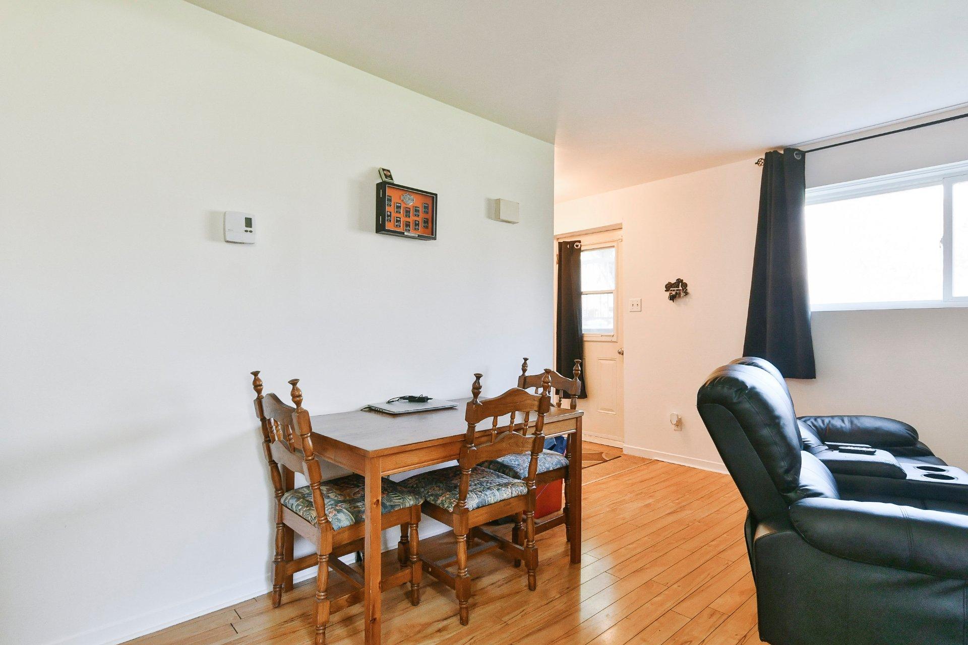 









174

 - 180


103e Avenue

,
Saint-Jérôme,




QC
J7Y5A5

