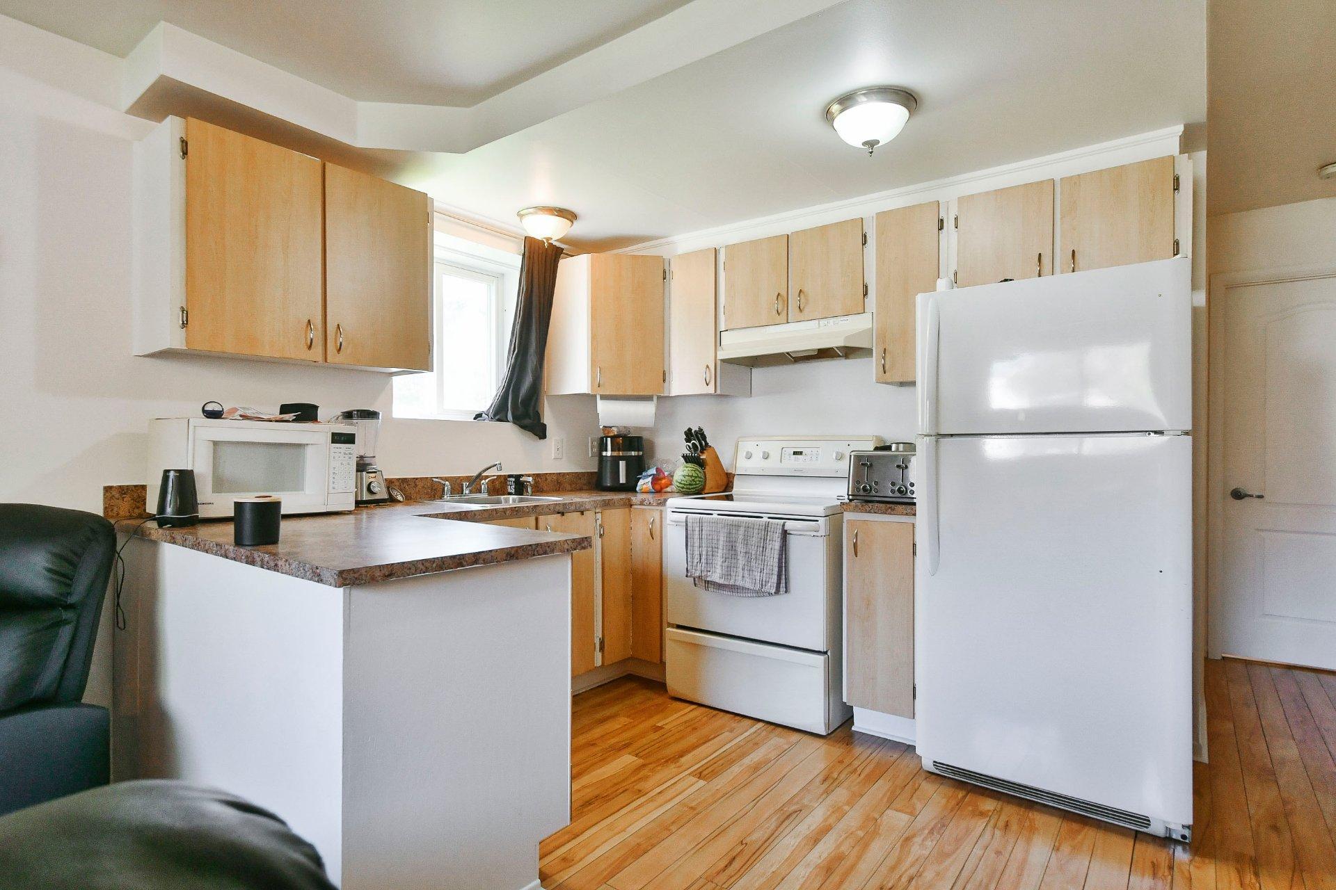 









174

 - 180


103e Avenue

,
Saint-Jérôme,




QC
J7Y5A5

